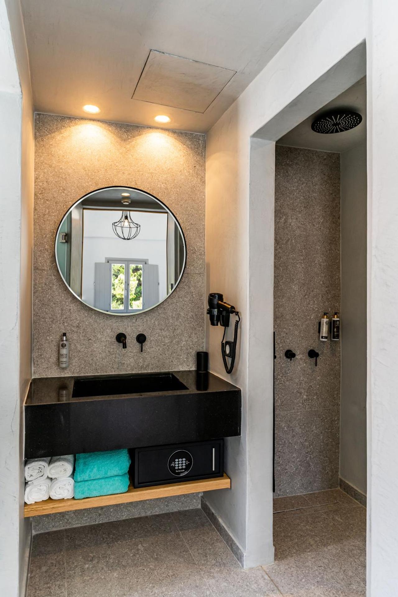 Hippocampus Hotel - Photo 42