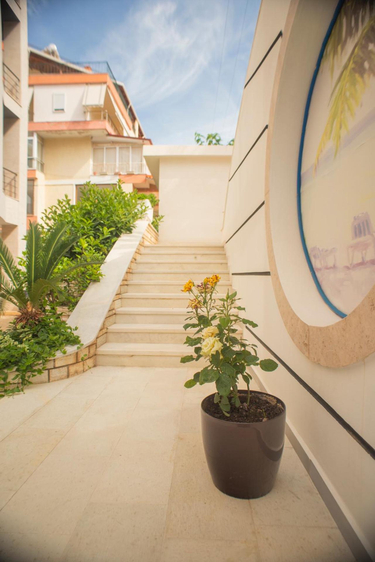 Hotel Saranda International - Photo 14