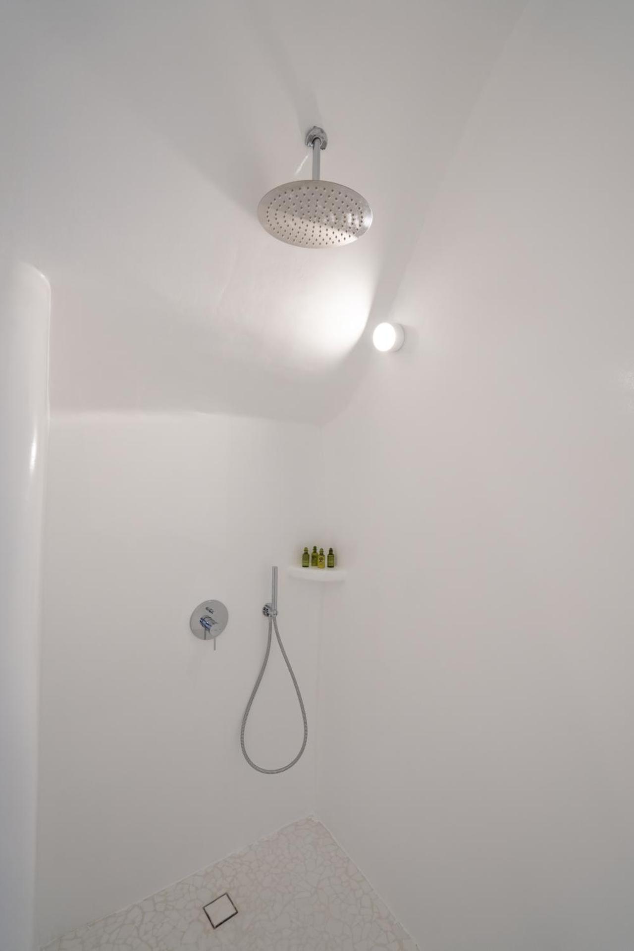 White Concept Caves - Photo 7