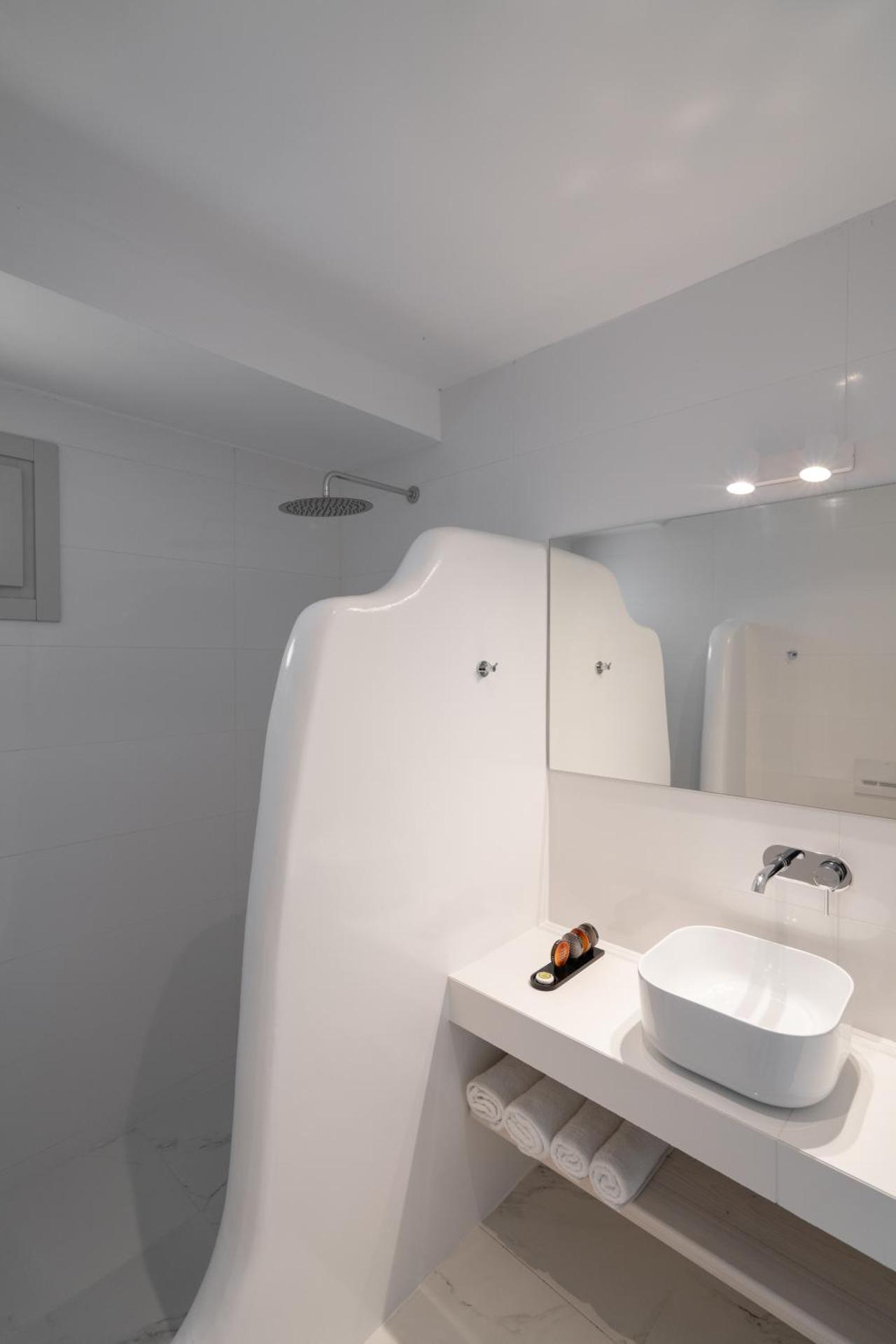 White Concept Caves - Photo 3