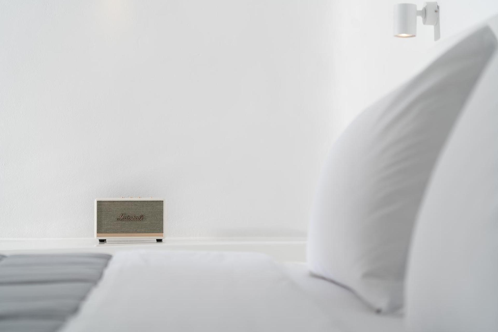 White Concept Caves - Photo 44