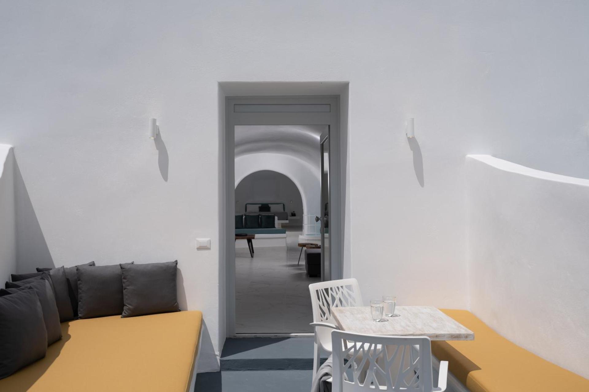 White Concept Caves - Photo 40