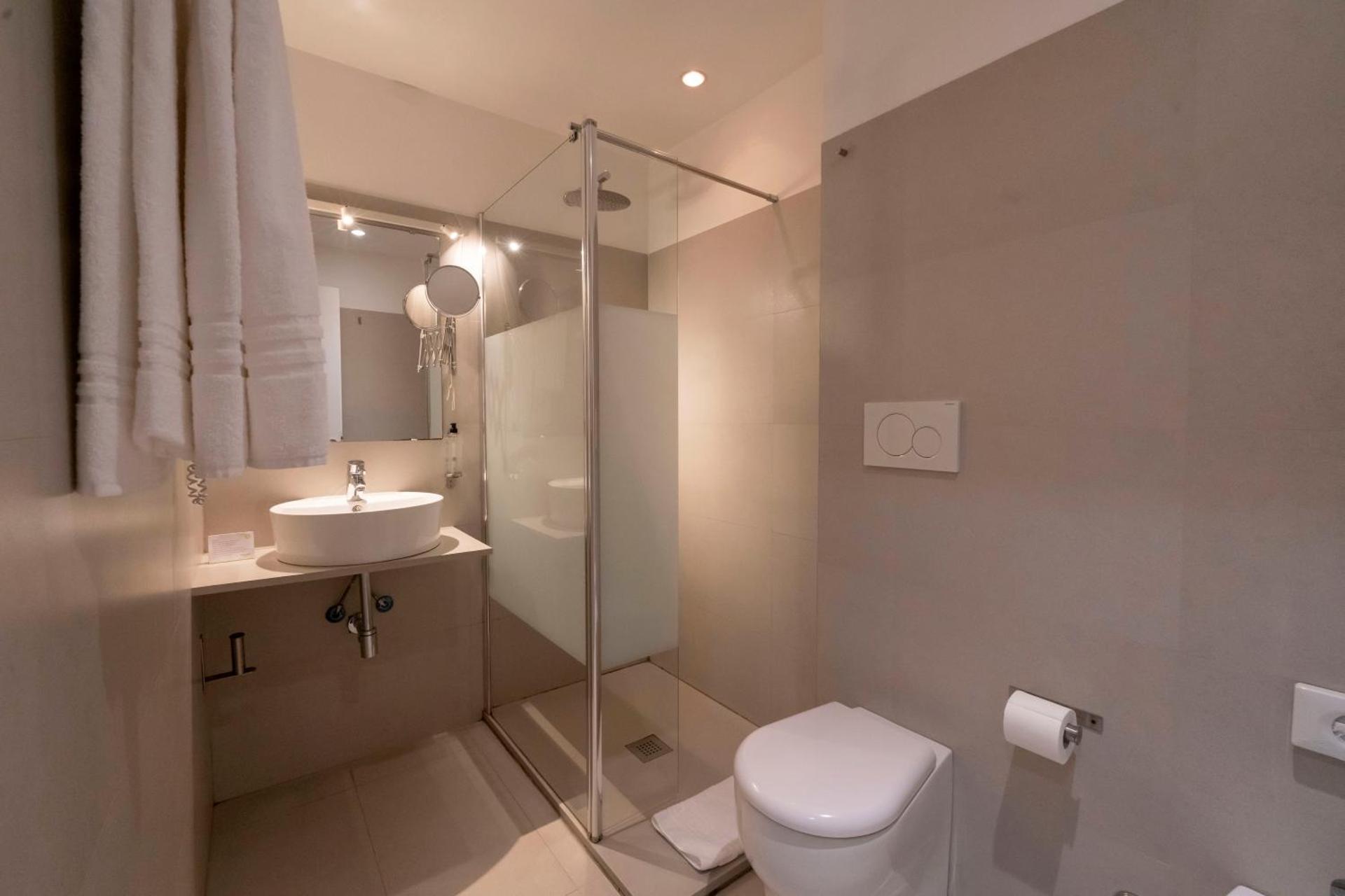 Family Room (2 Adults + 2 Children) - Photo 4