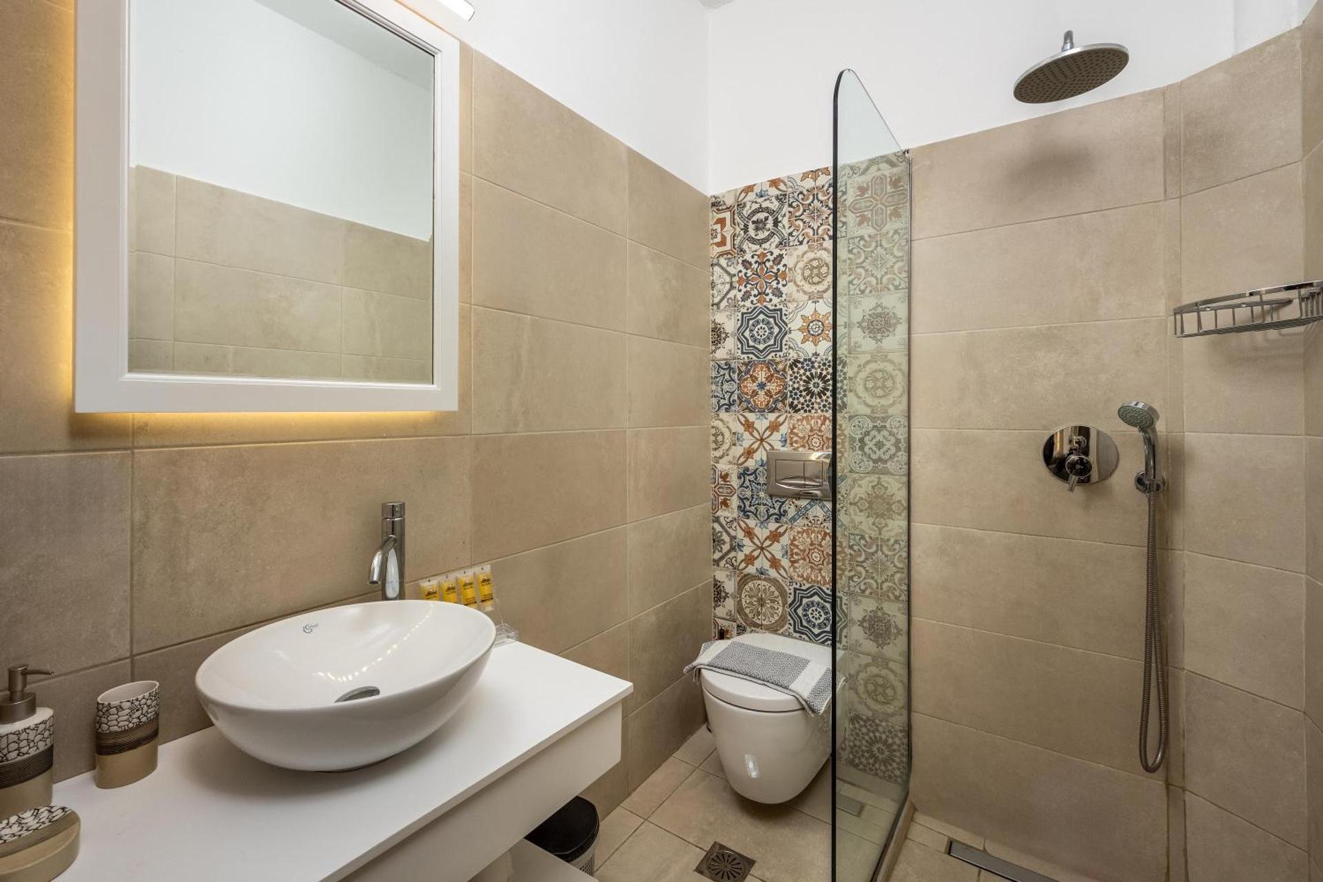 Maravelia's Rooms - Photo 20