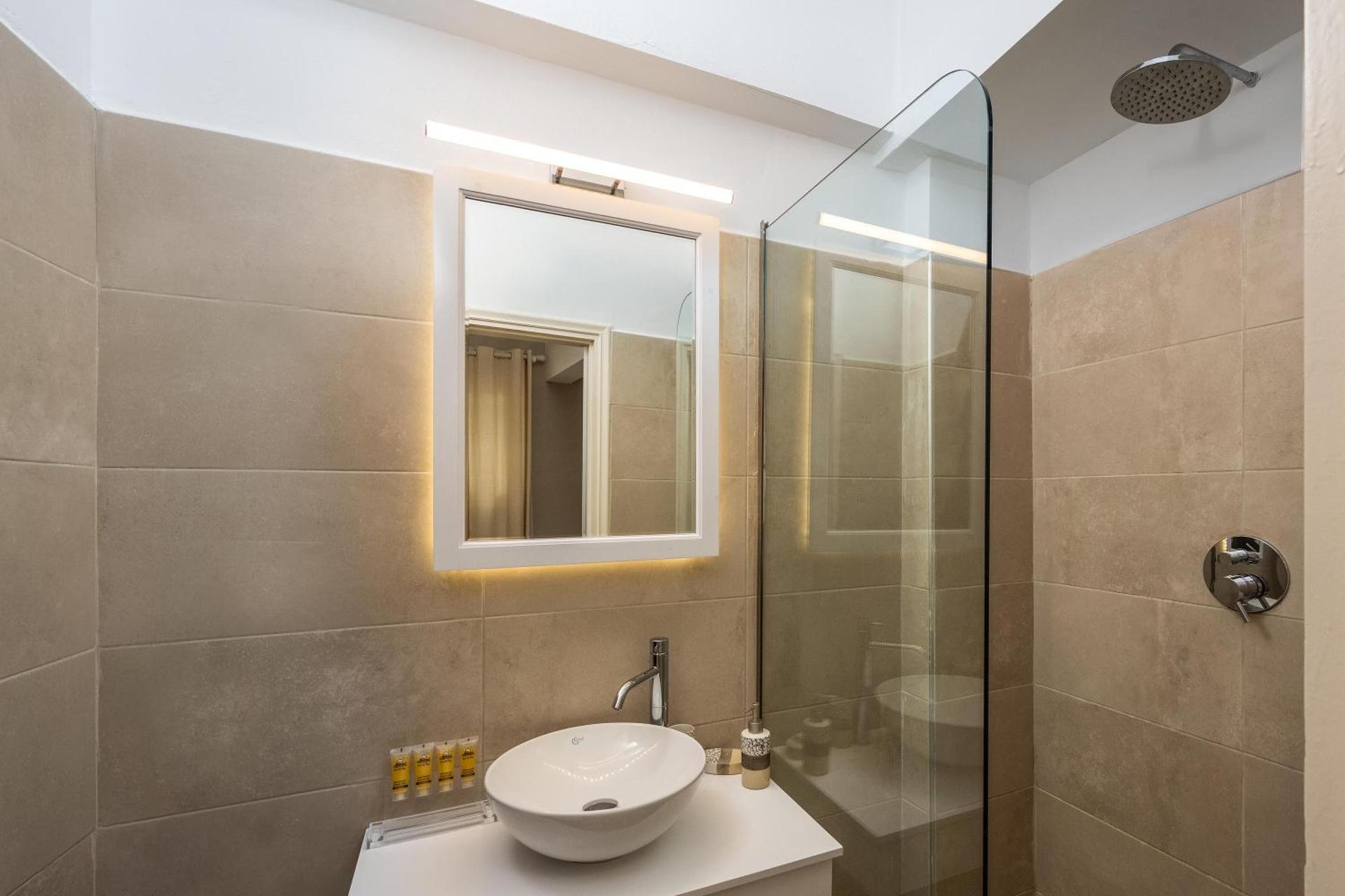 Maravelia's Rooms - Photo 27
