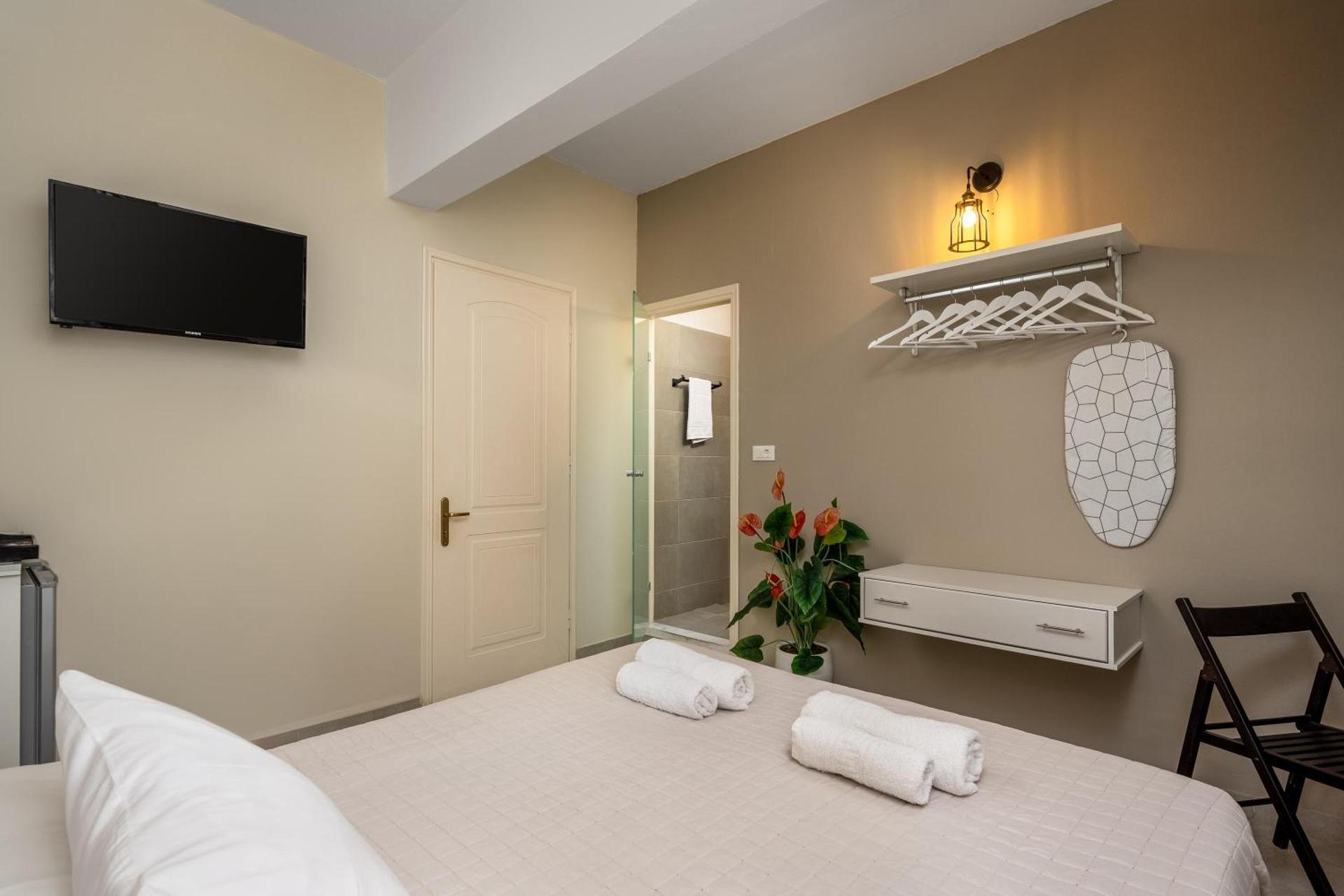 Maravelia's Rooms - Photo 32