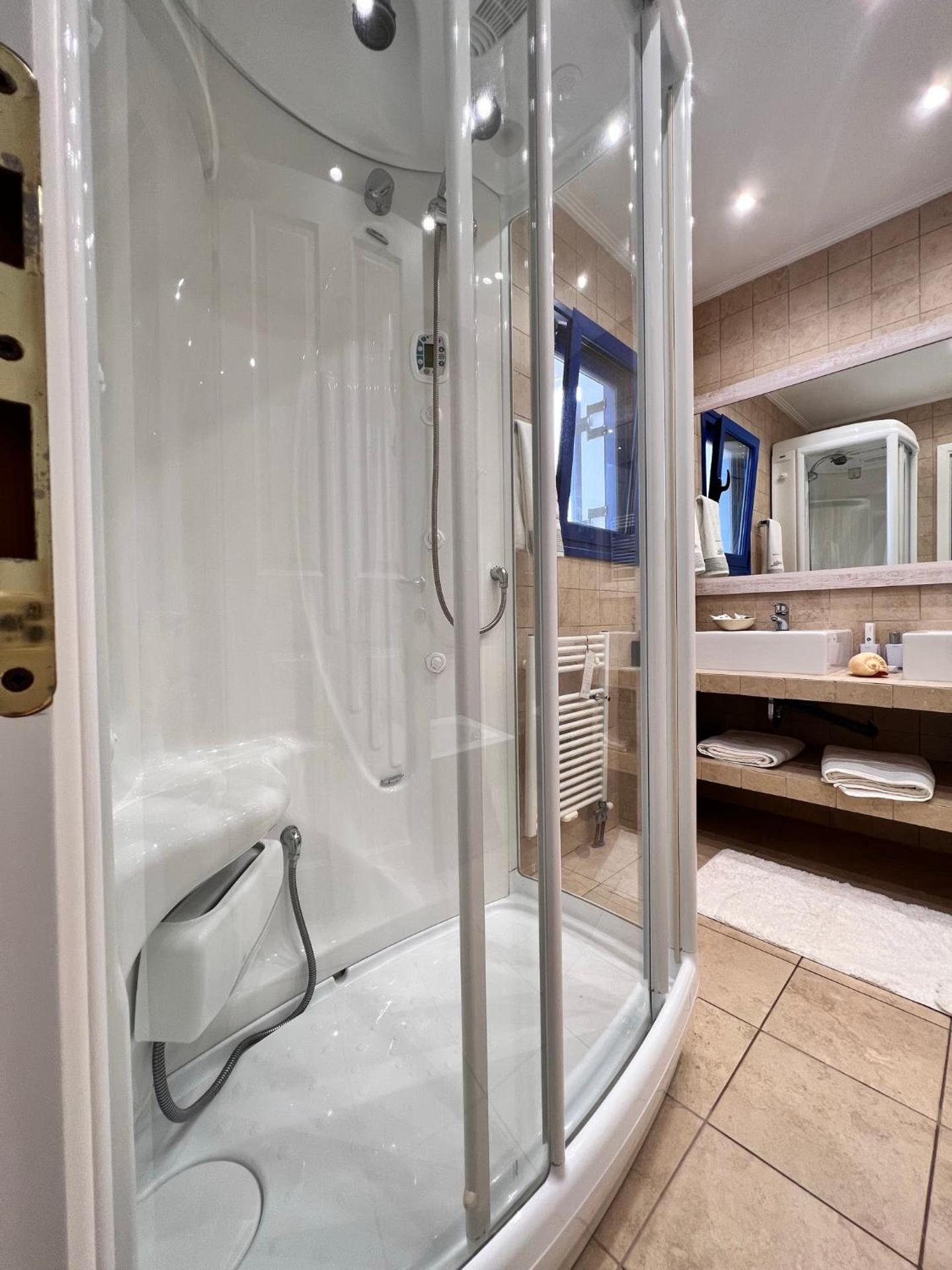 Aegialis Hotel & Spa - Photo 113