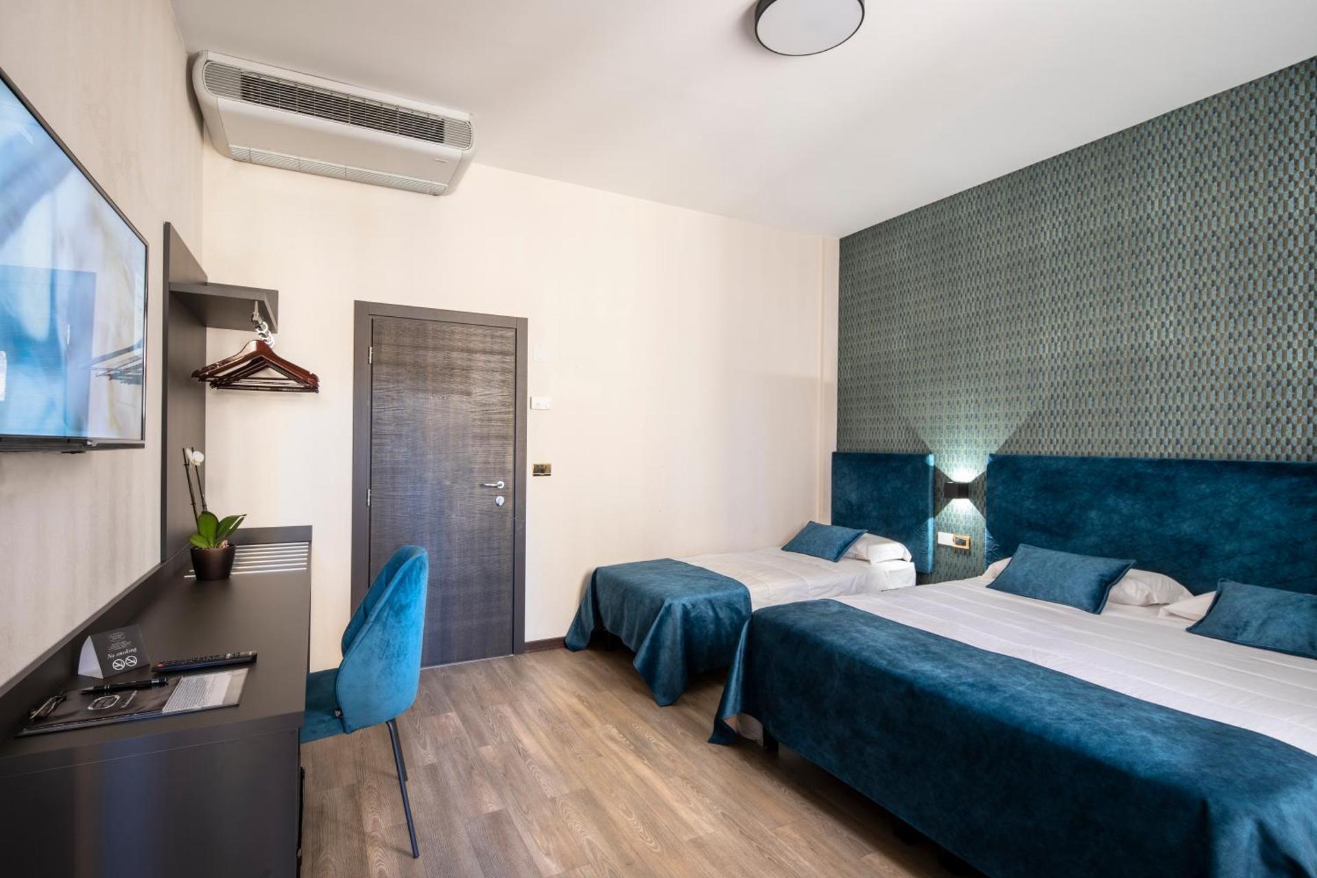 Hotel Astoria - Photo 23