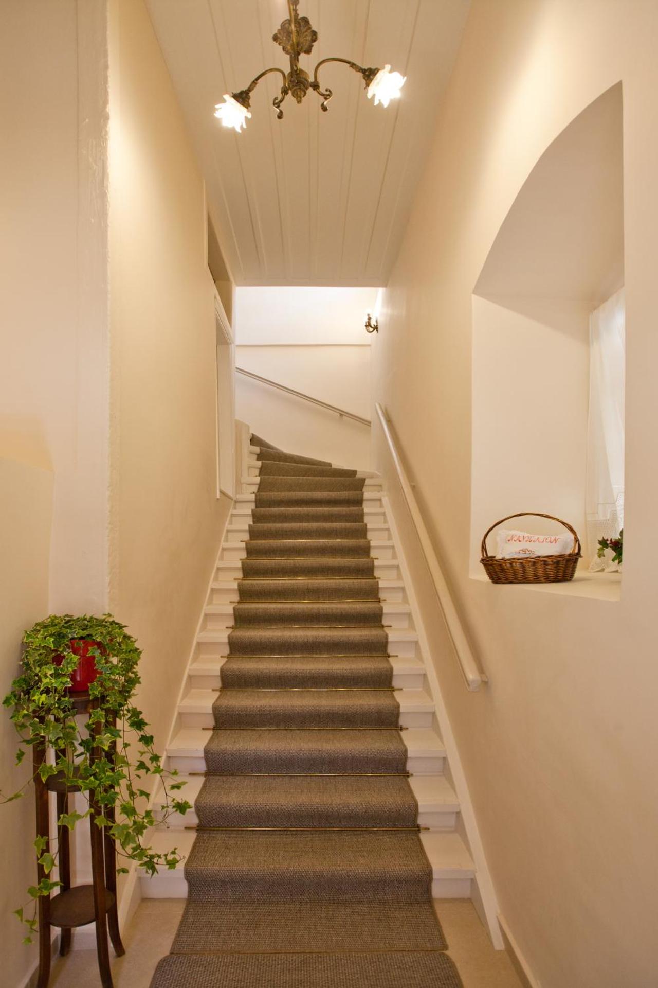 Omorfi Poli - Photo 10