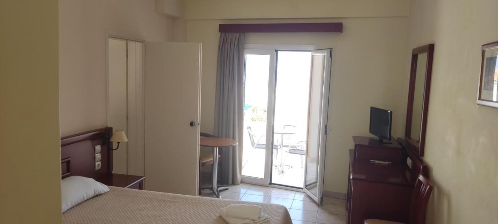 Venardos Hotel - Photo 13