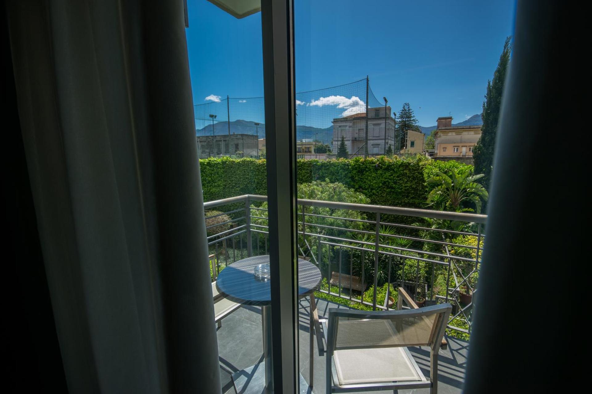 Suite with Garden View