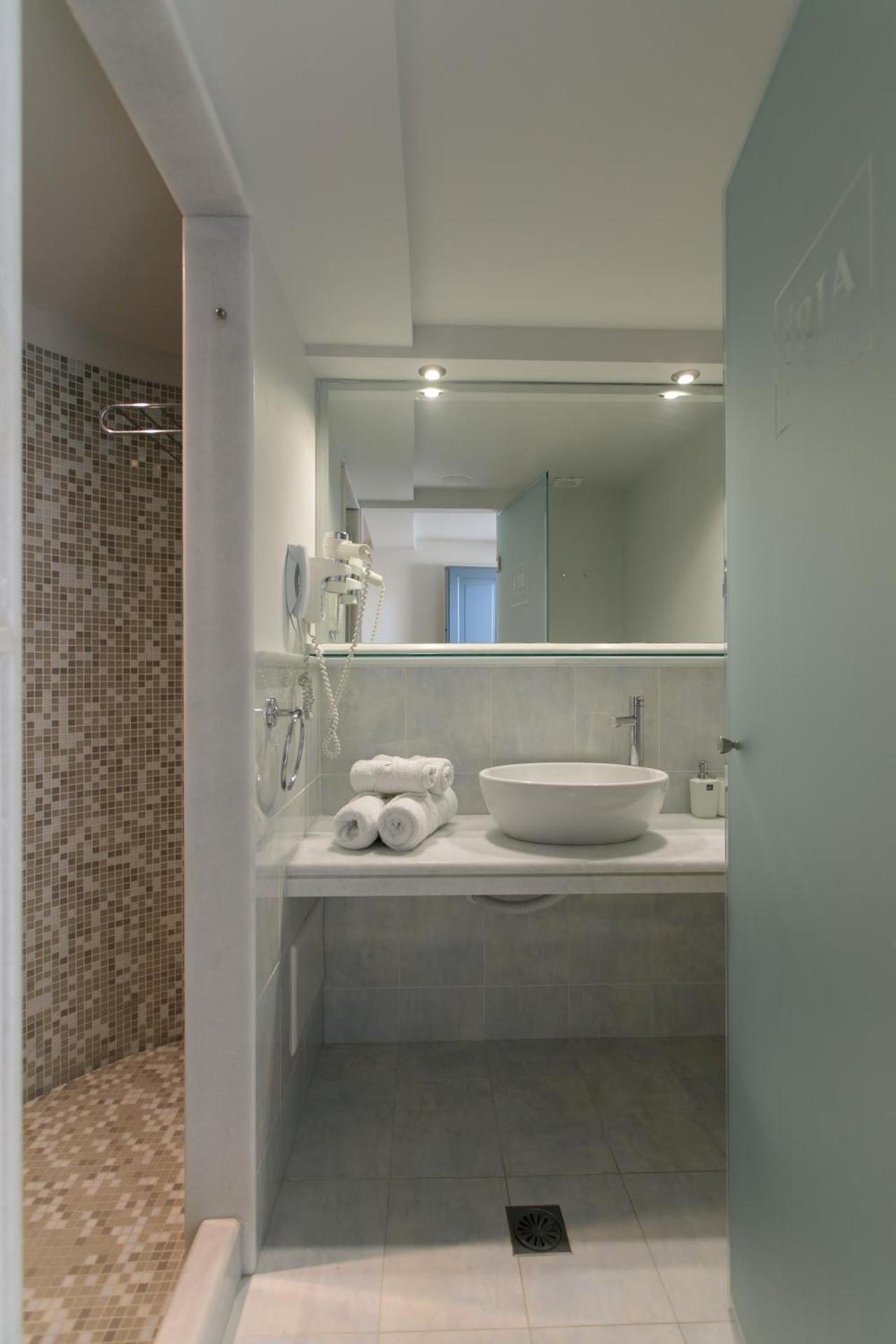 Iria Beach Art Hotel - Photo 16
