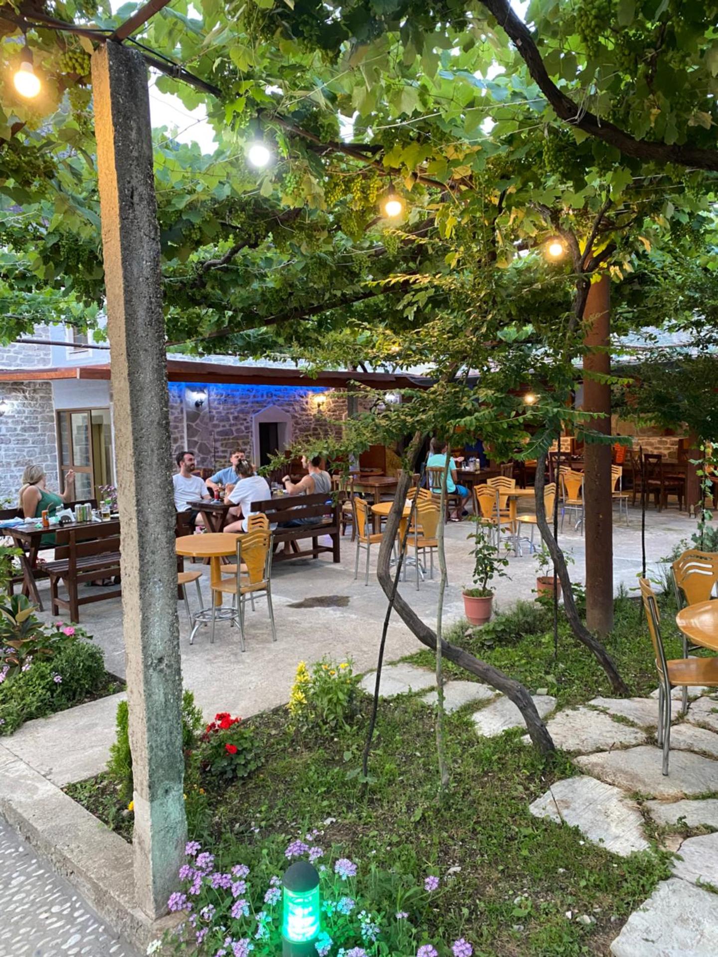 Kulla e Vjeter (Bar Restaurant, Guesthouse, Parking and Camping) - Photo 6