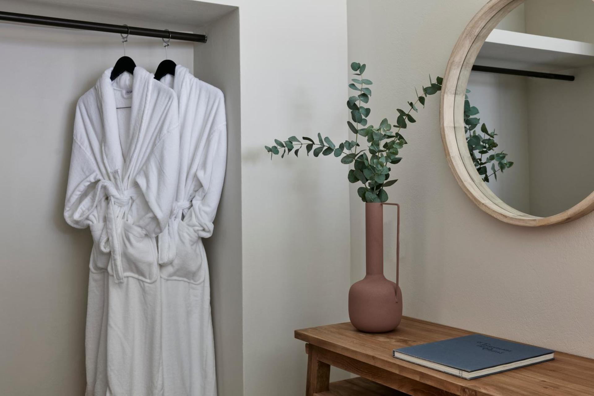 Apanemo Hotel & Suites - Photo 58