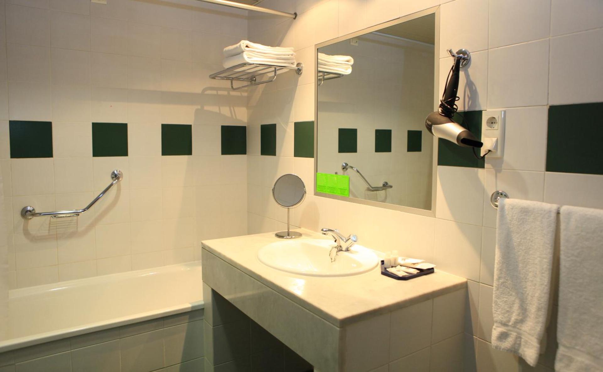 Hotel 3K Madrid - Photo 49