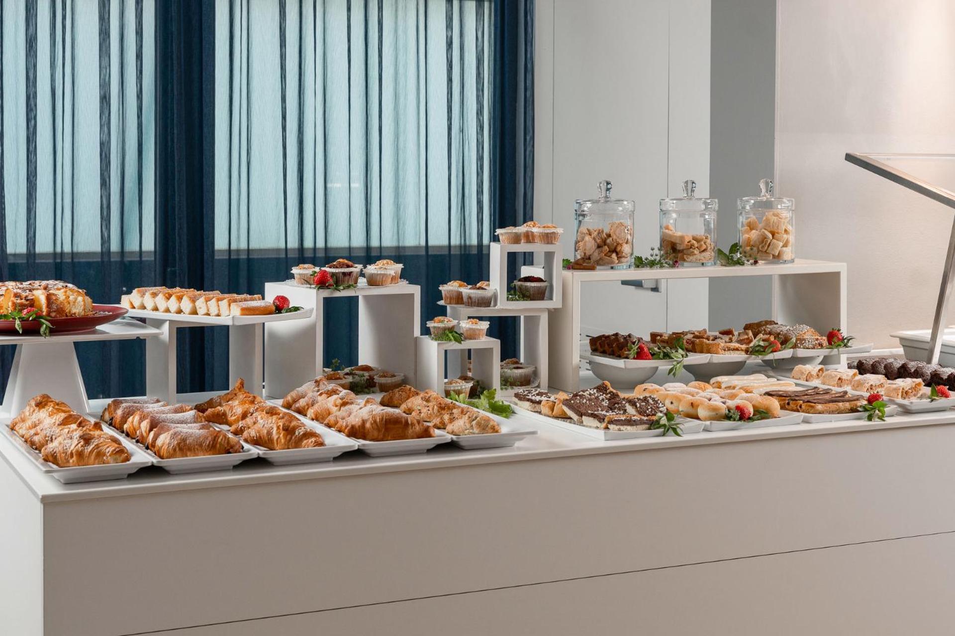 Hotel Orient & Pacific - Photo 25