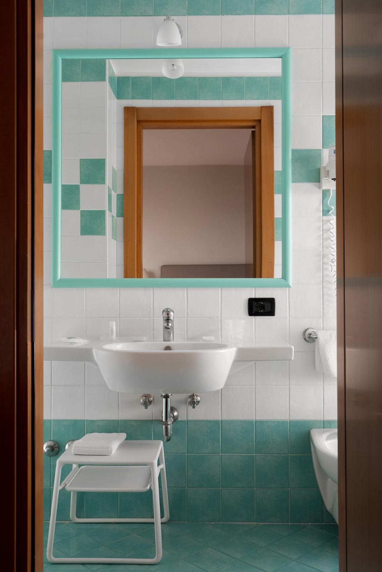 Double or Twin Room with Partial Sea View