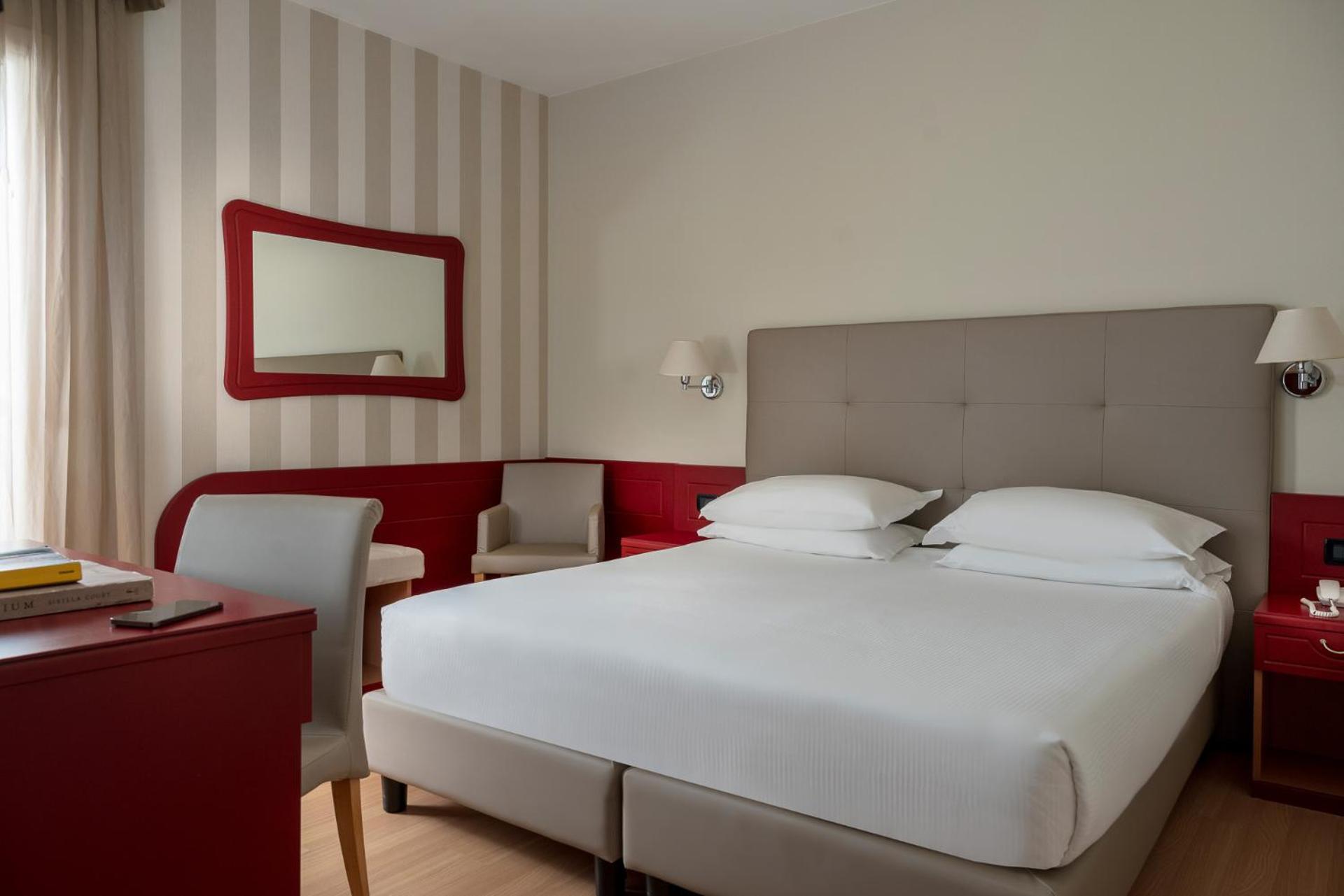 Hotel Orient & Pacific - Photo 53