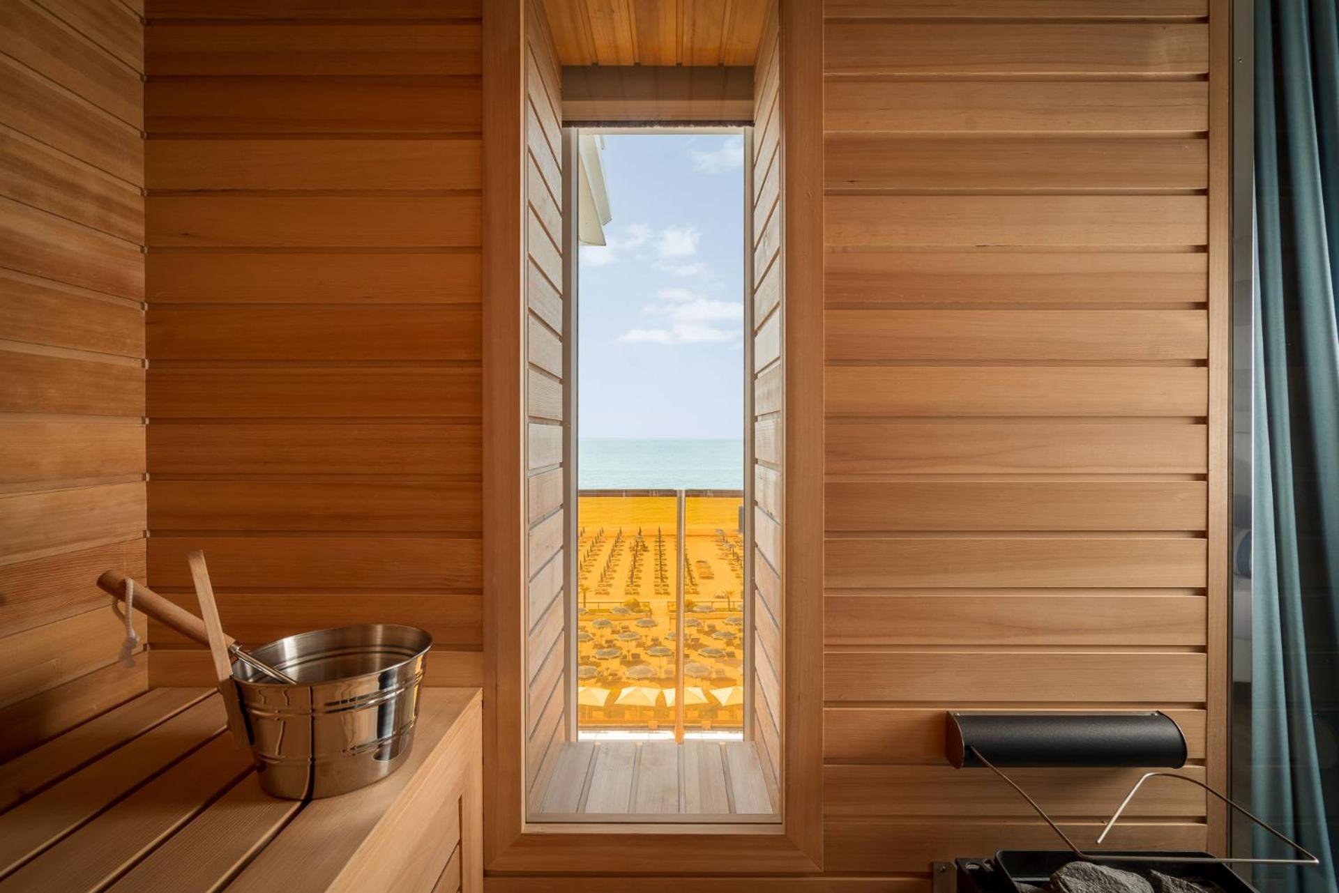 Hotel Orient & Pacific - Photo 18