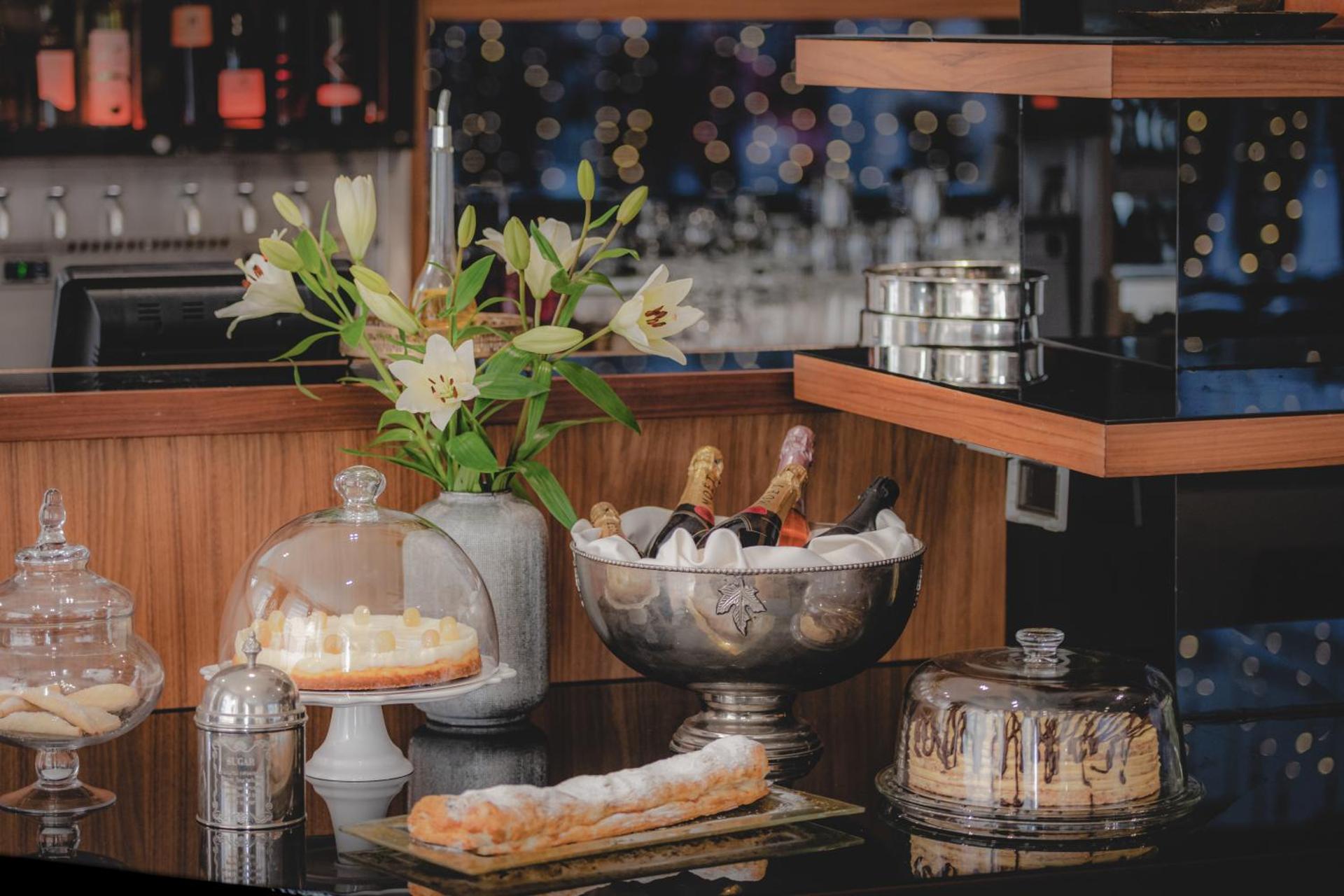 Marmont Heritage Hotel - Photo 37