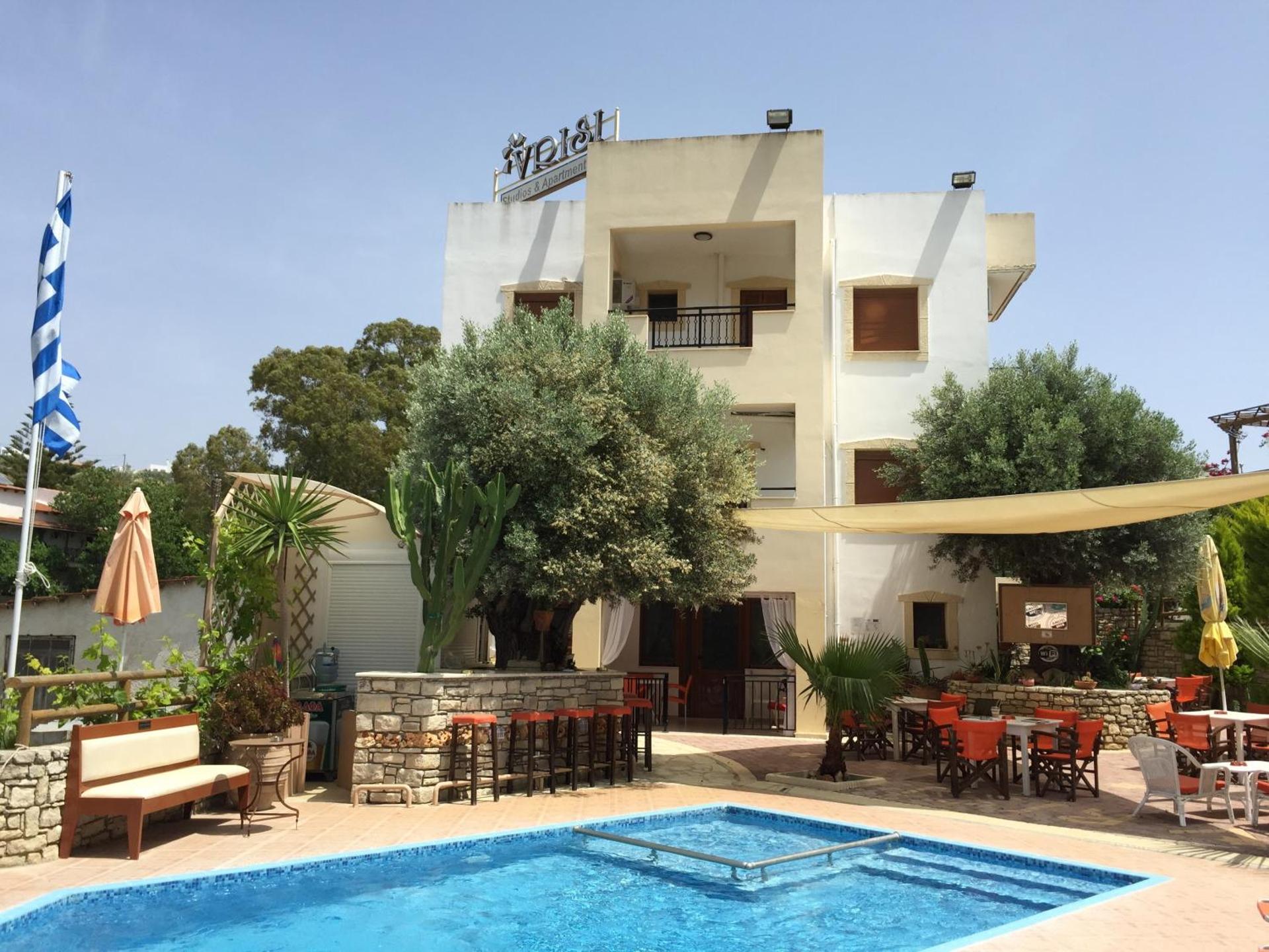 Vrisi Apartments & Villa