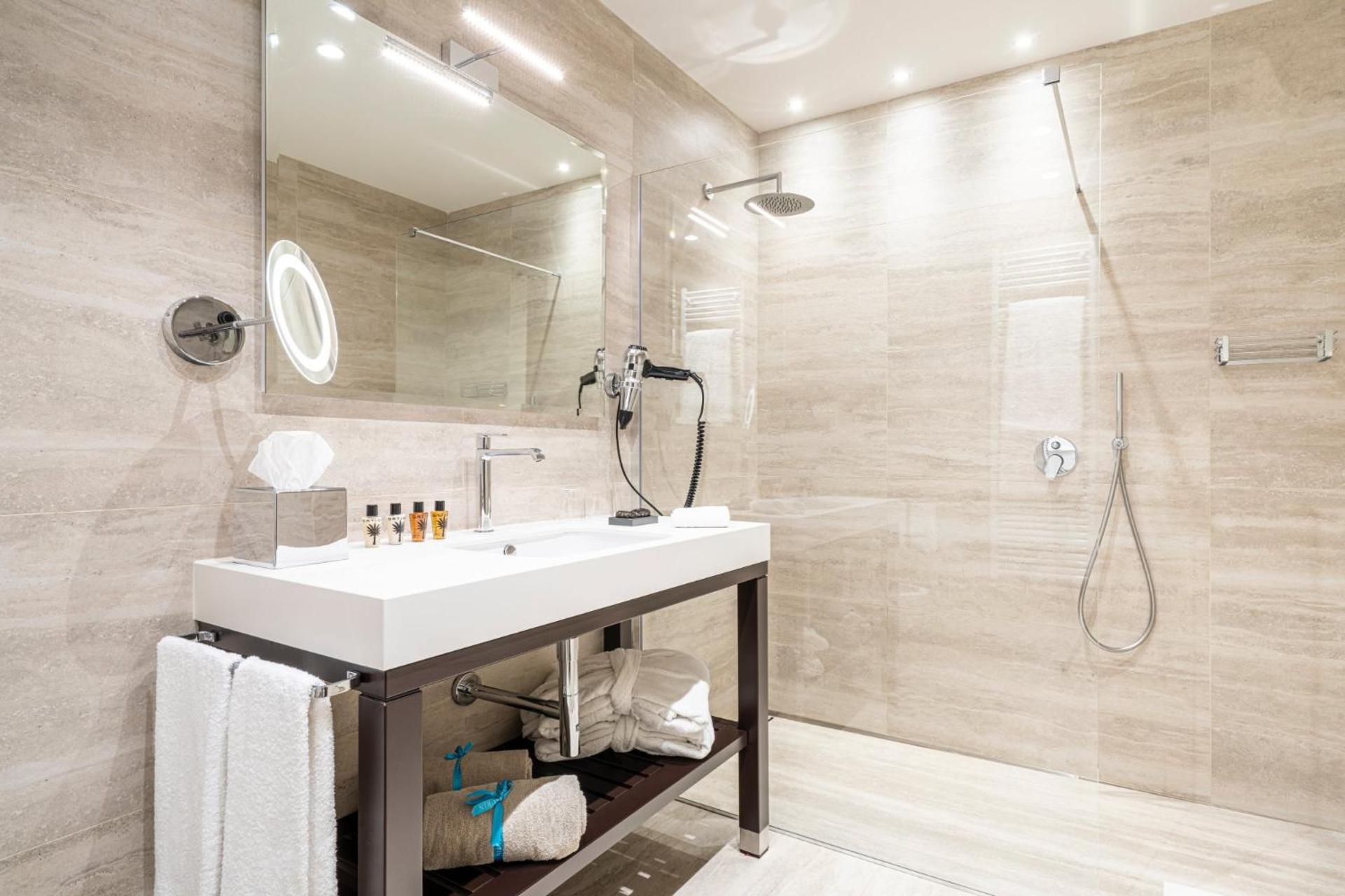 Hotel Laurin - Photo 45