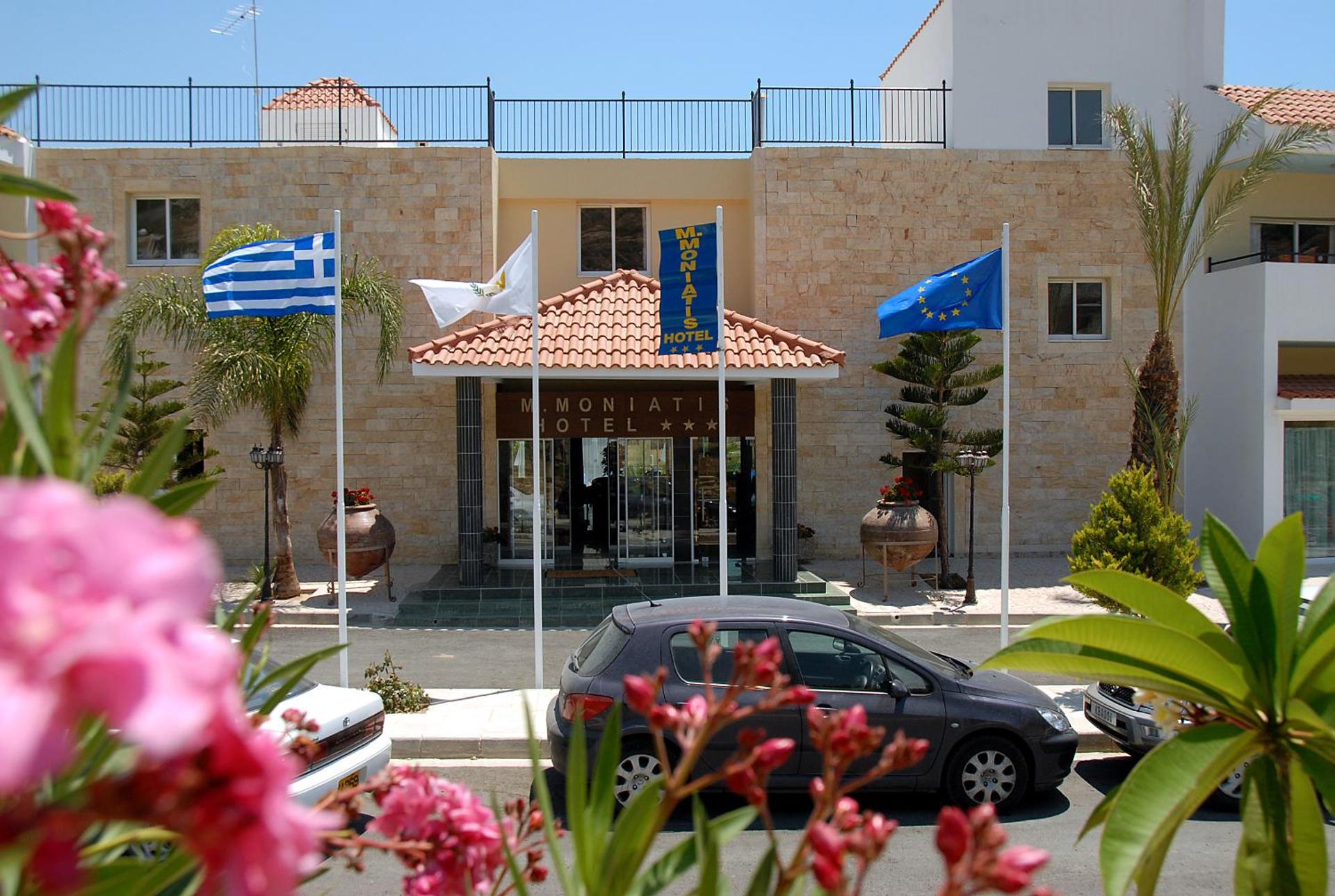 M. Moniatis Hotel - Photo 35