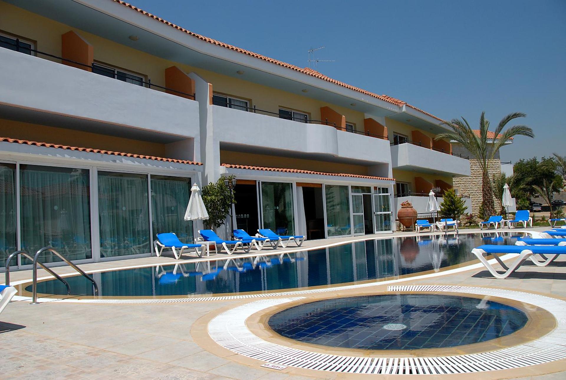 M. Moniatis Hotel - Photo 34