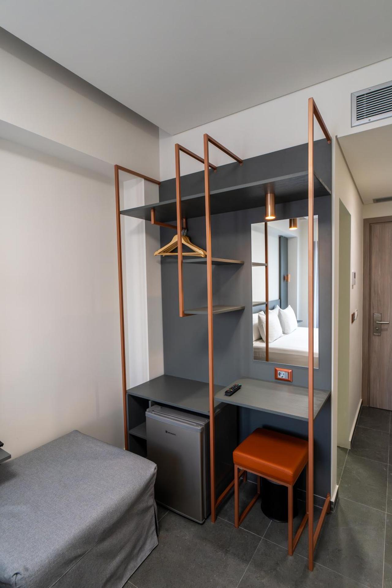 Argo Hotel Piraeus - Photo 69