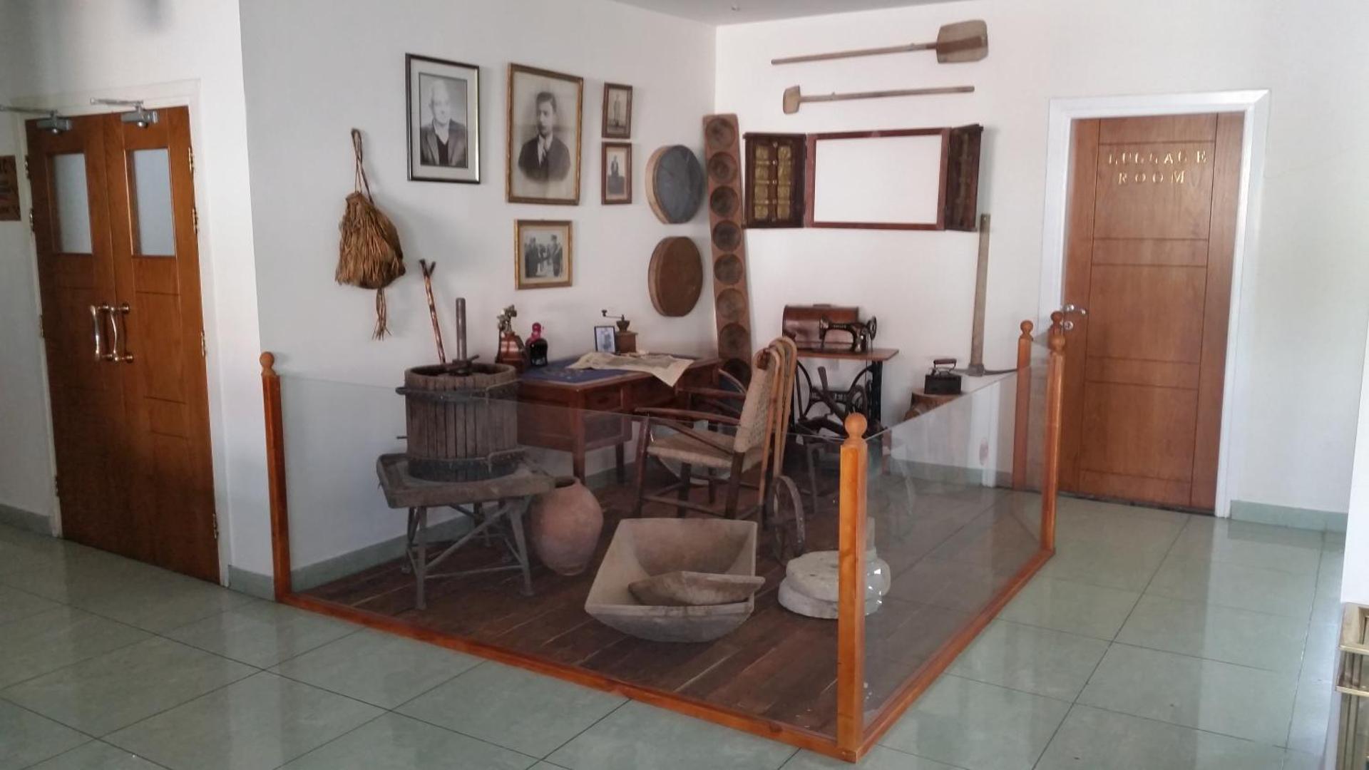 M. Moniatis Hotel - Photo 30