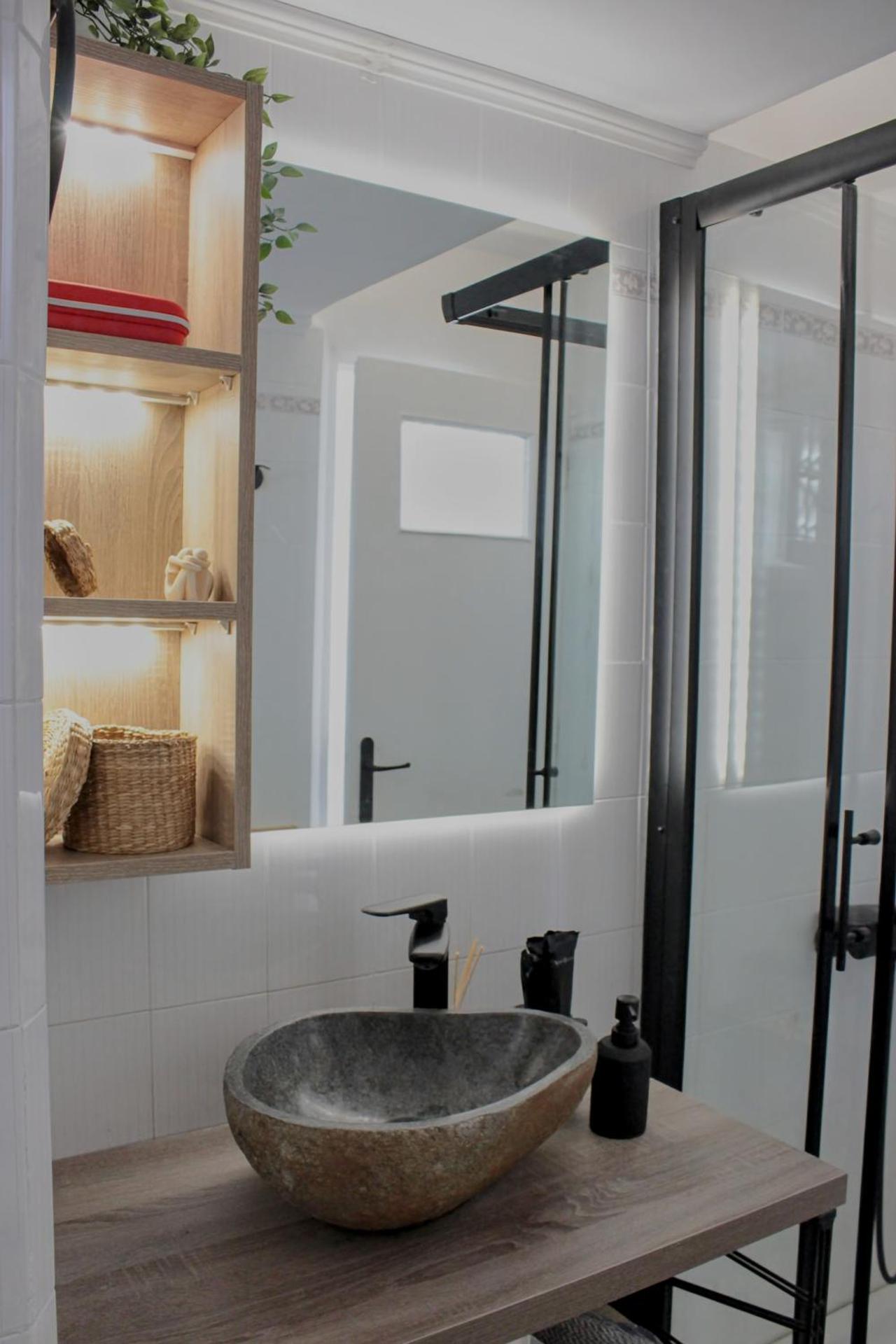 Lithi Stylish Apartments- Eco Luxury Suite - Photo 10