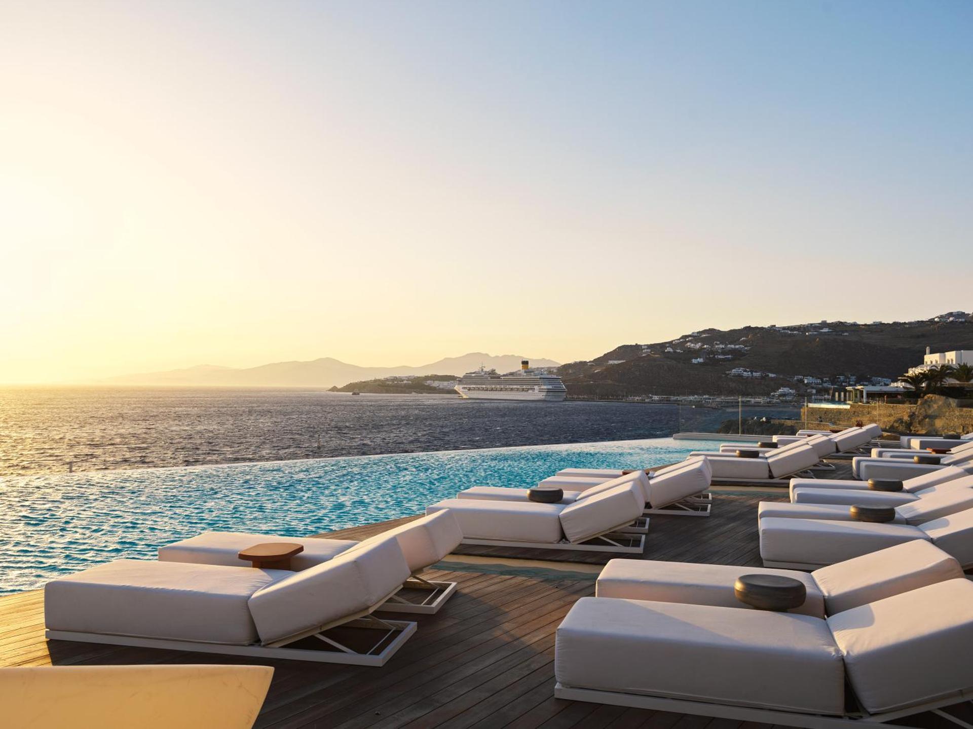 Kouros Hotel & Suites - Photo 22