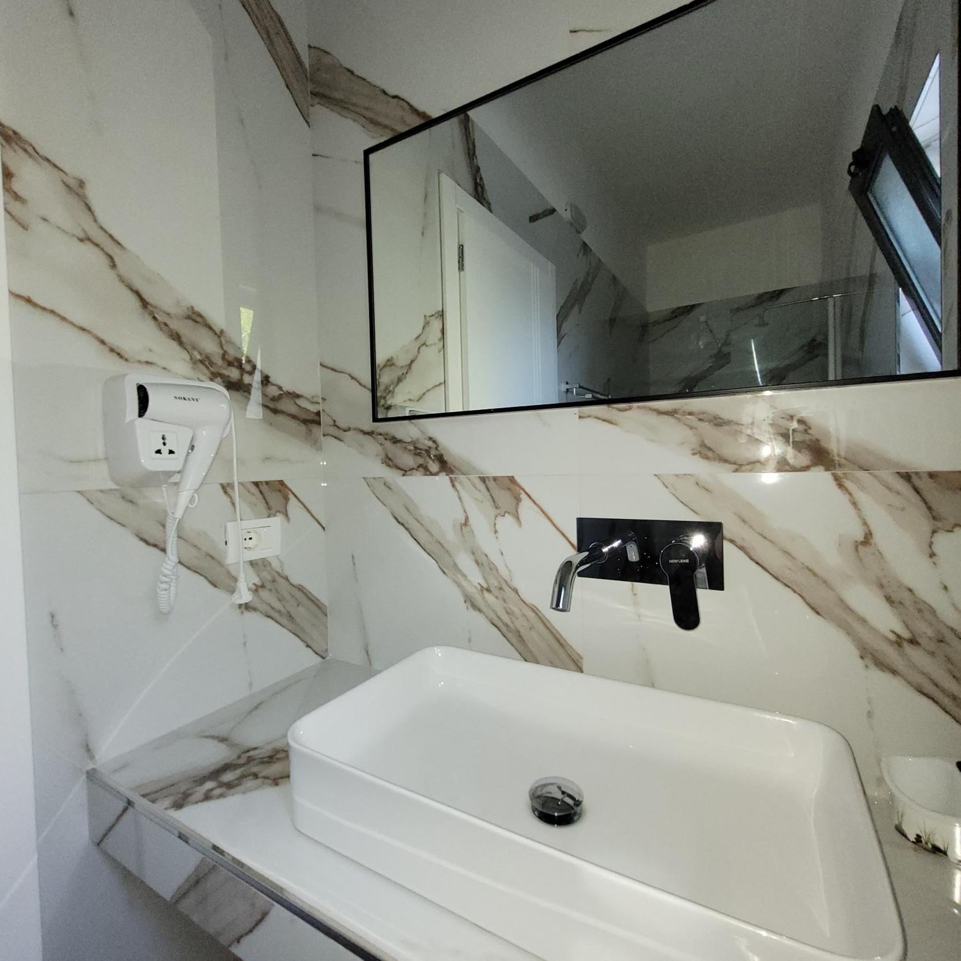 Double Room with Extra Bed - Photo 2