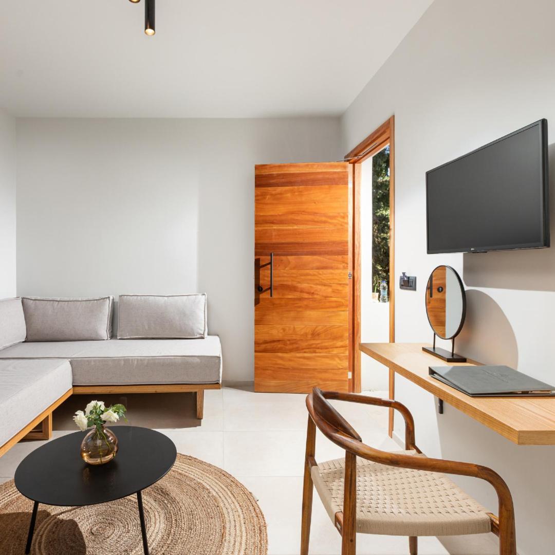 Caravia Beach Hotel - Photo 18