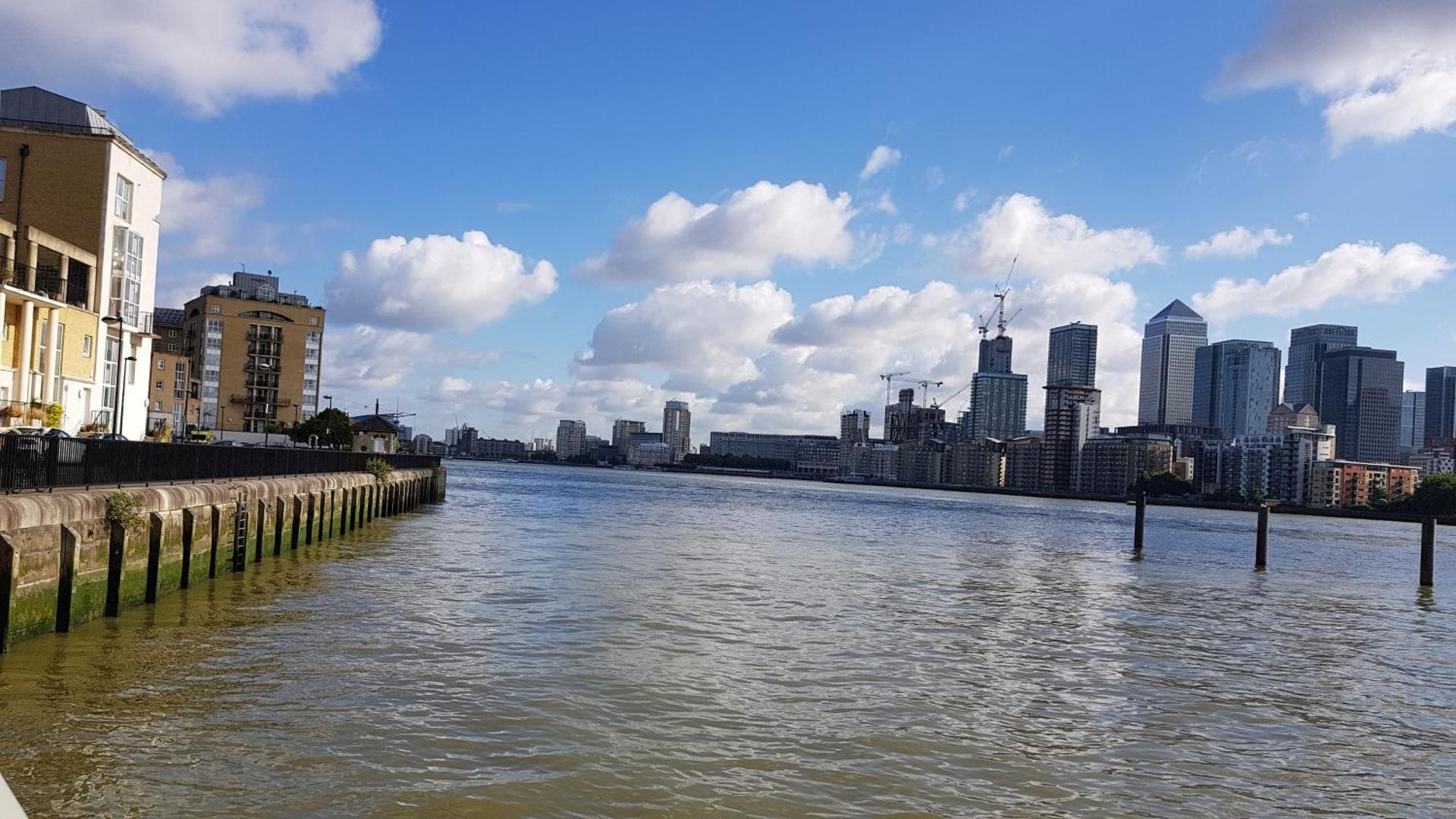 Riverside 3BR with Easy Transport 20mins to City Centre - Photo 51