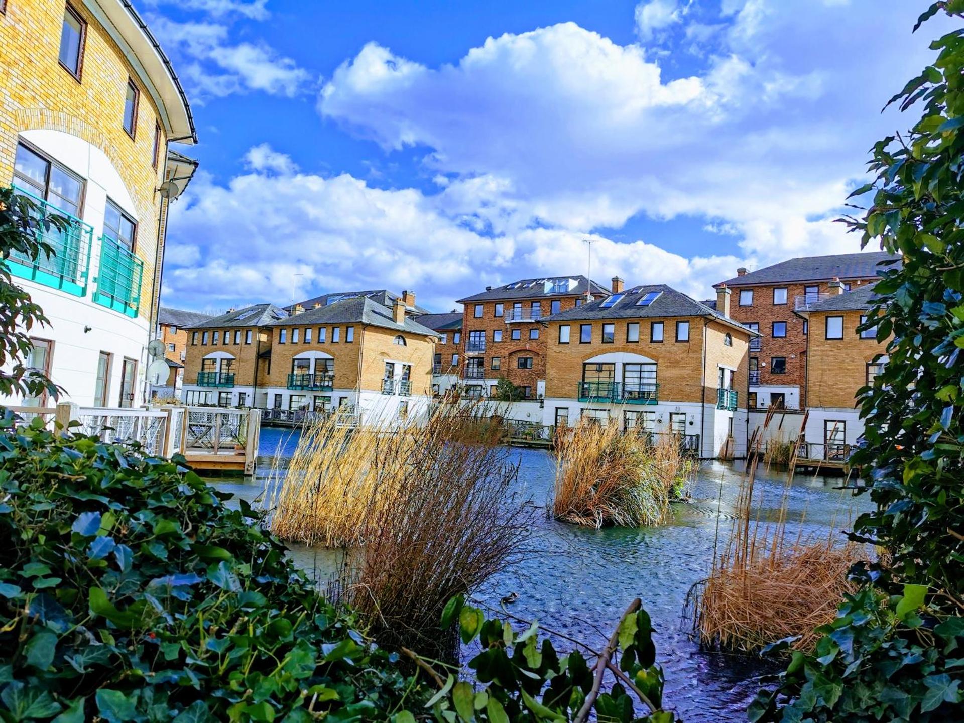 Riverside 3BR with Easy Transport 20mins to City Centre - Photo 59