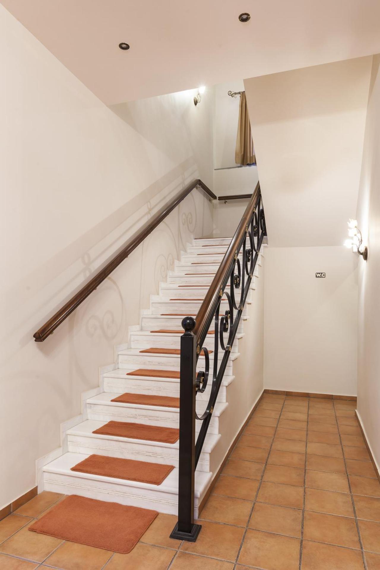 Dellas Boutique Hotel - Photo 79