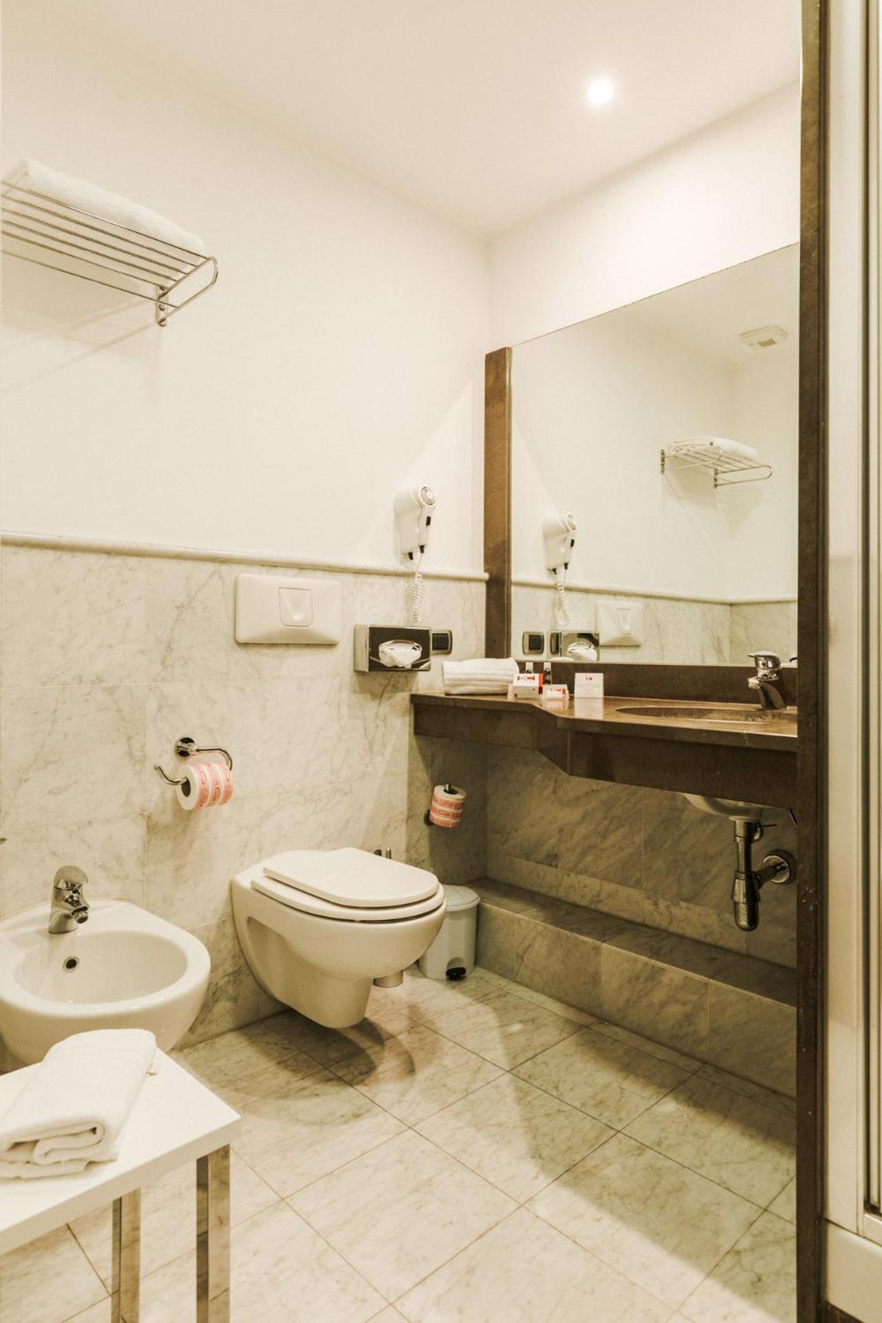 Hotel Carpi - Photo 23