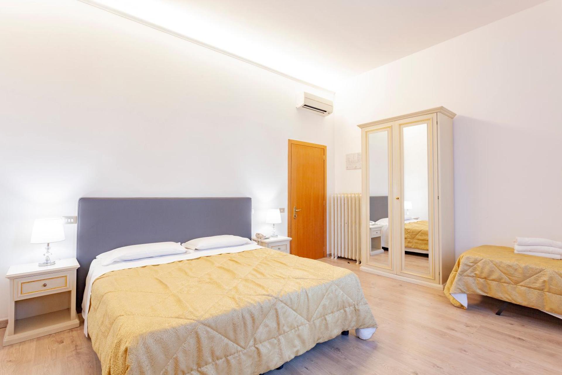 Hotel St. James - Photo 36