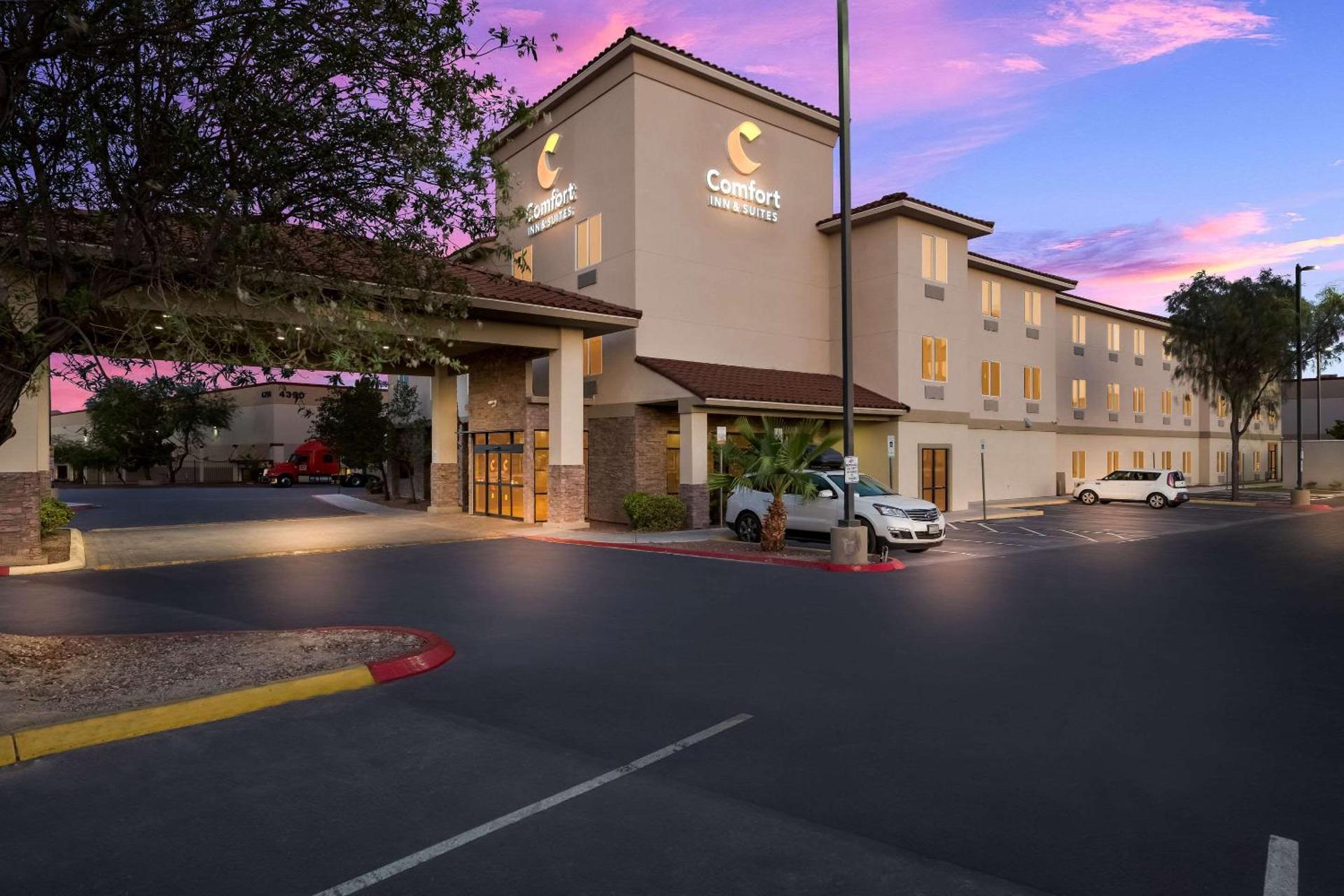 Comfort Inn & Suites Las Vegas - Nellis - Photo 2
