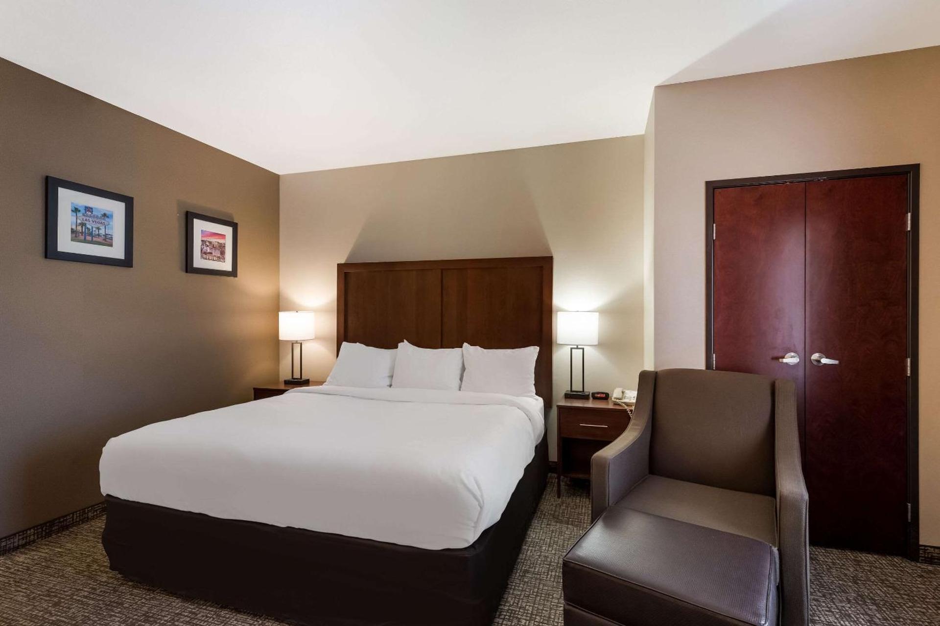 Comfort Inn & Suites Las Vegas - Nellis - Photo 6