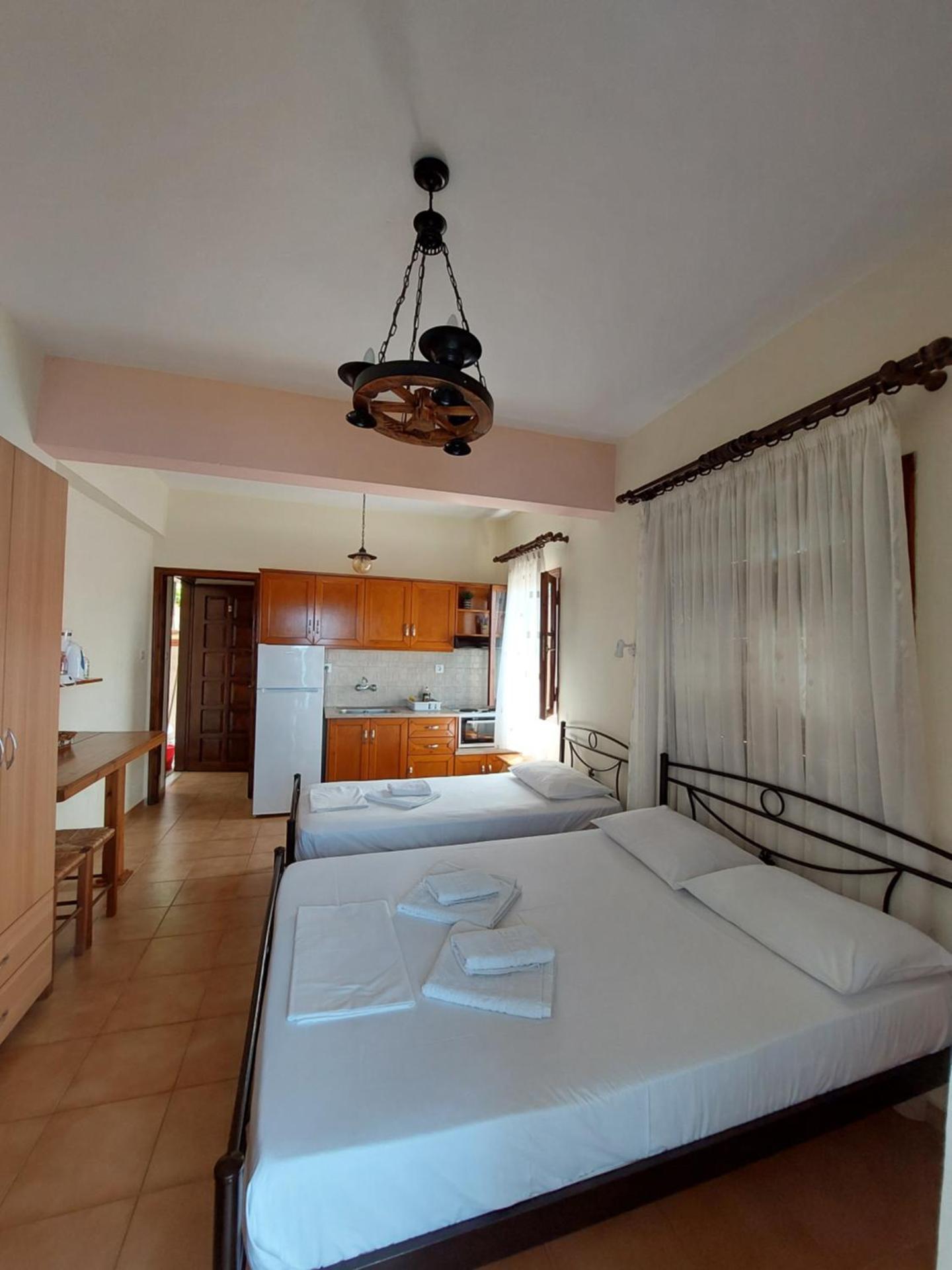 Violetta Studios & Apartments - Photo 10