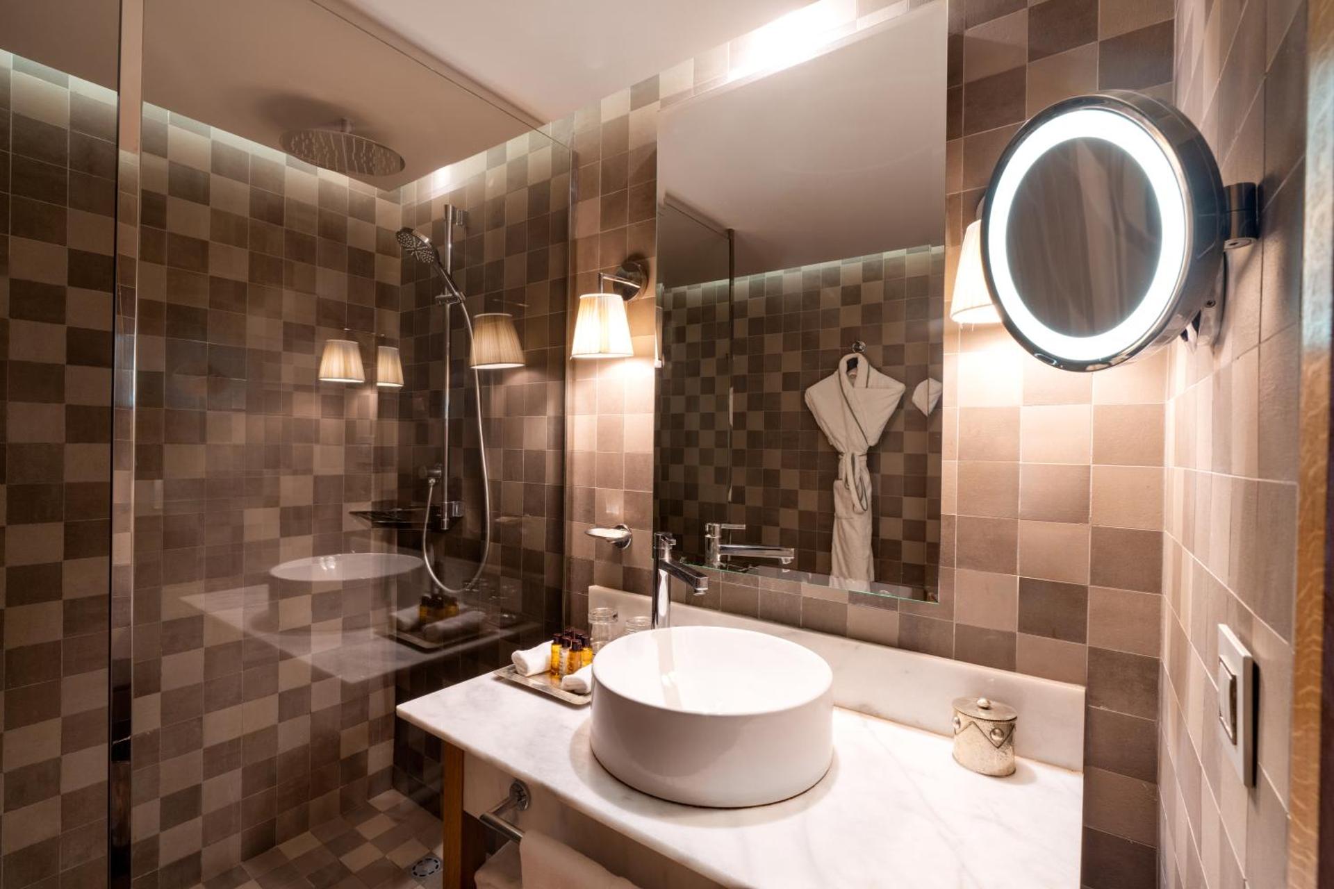 Contemporary Classic Room with Balcony