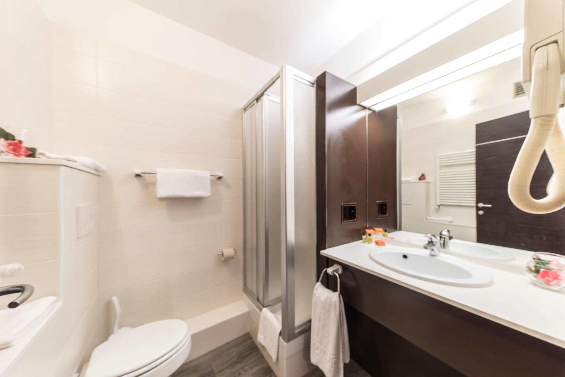 Hotel Donatello Imola - Photo 96