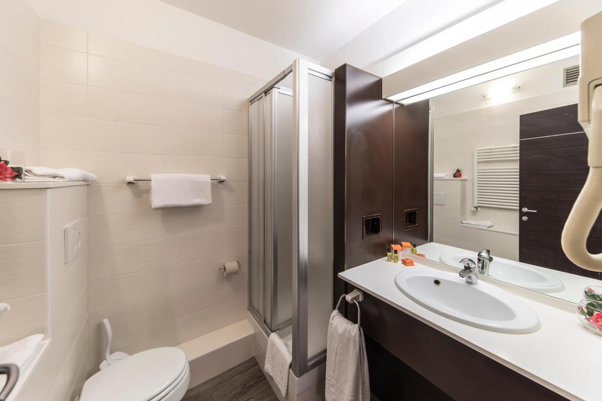 Hotel Donatello Imola - Photo 98