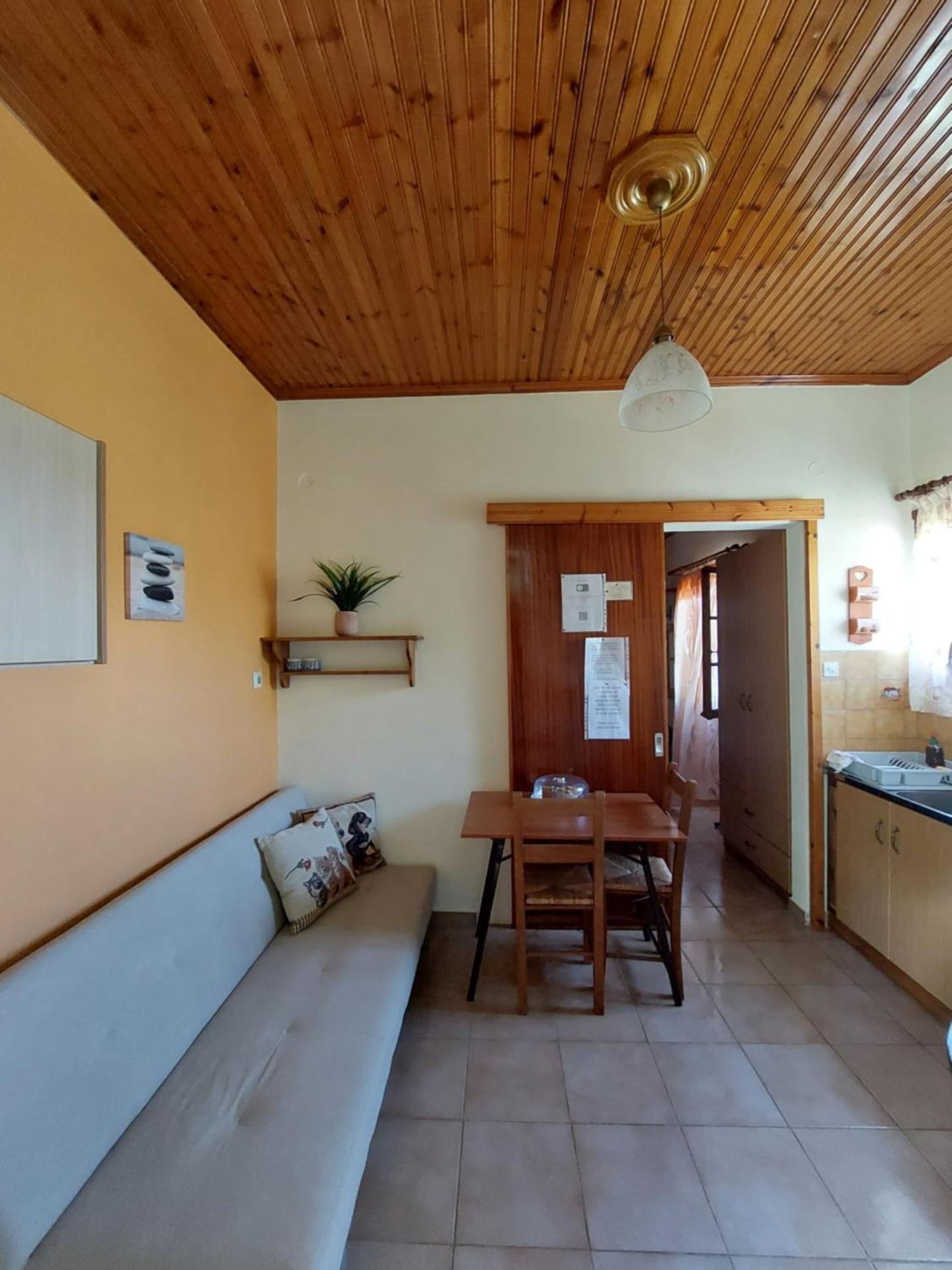 Violetta Studios & Apartments - Photo 7