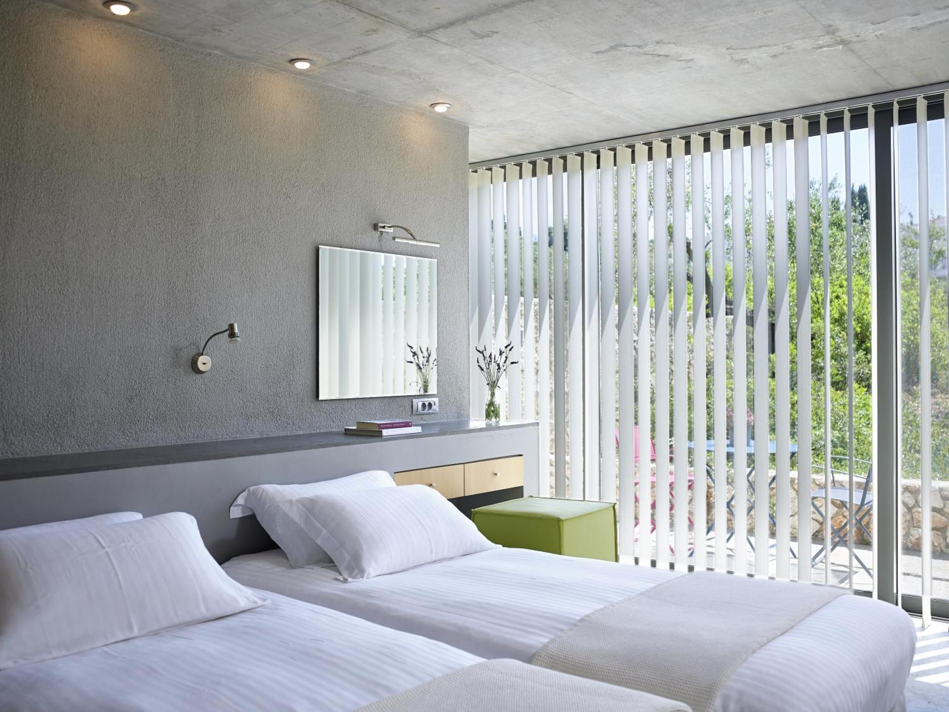 Family Room (2 Adults + 2 Children)