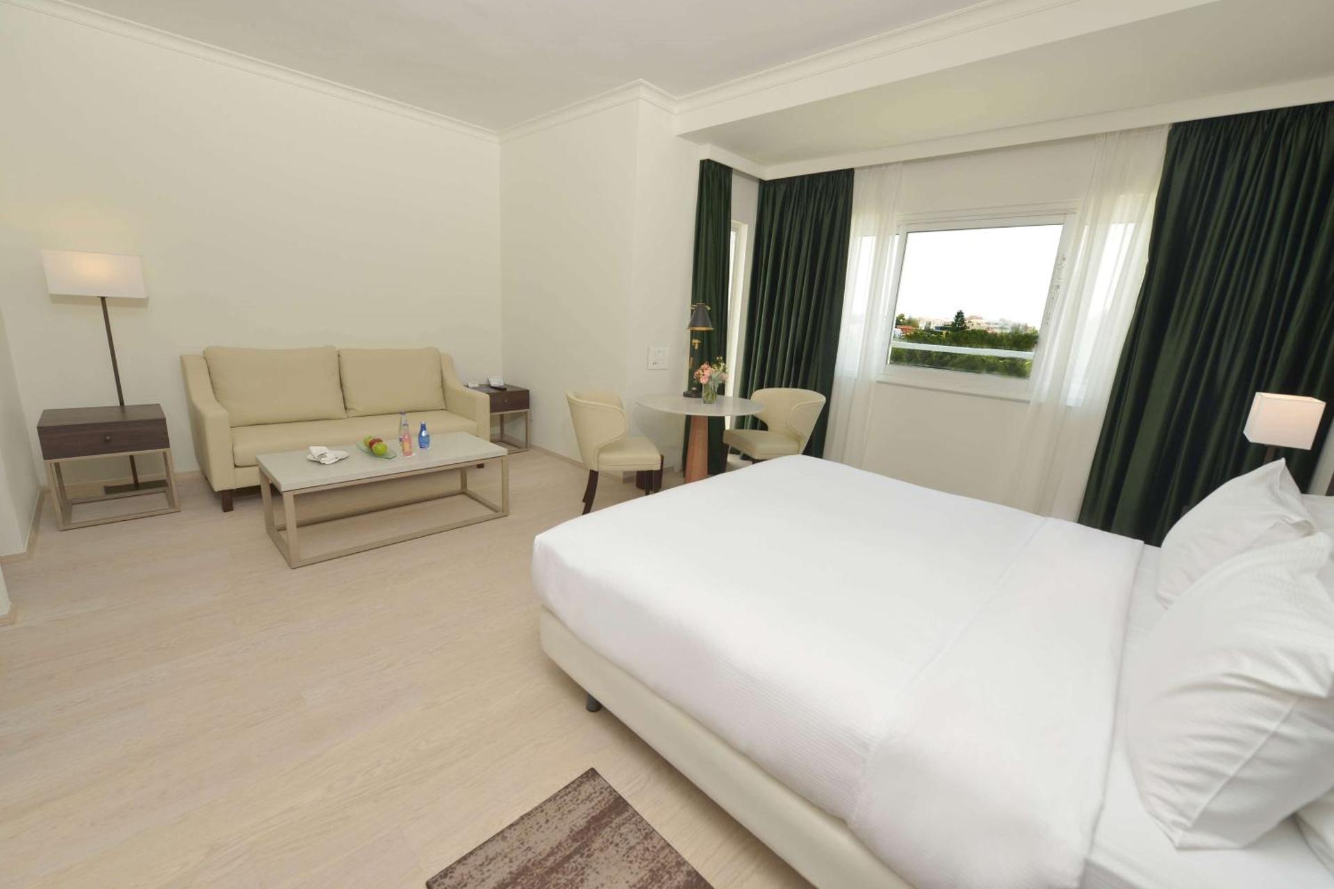 Hilton Nicosia - Photo 17