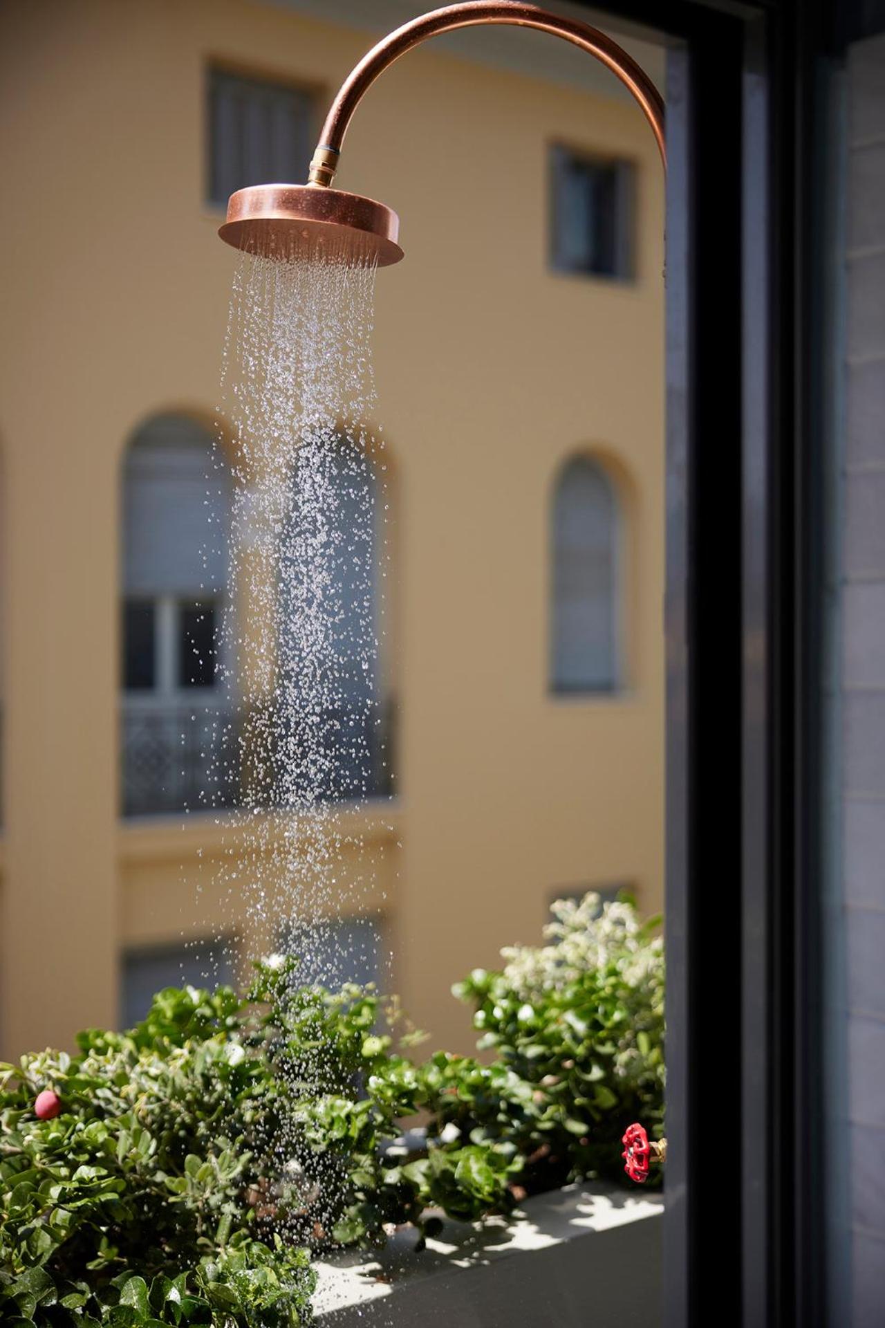 Chill Room with Balcony Shower