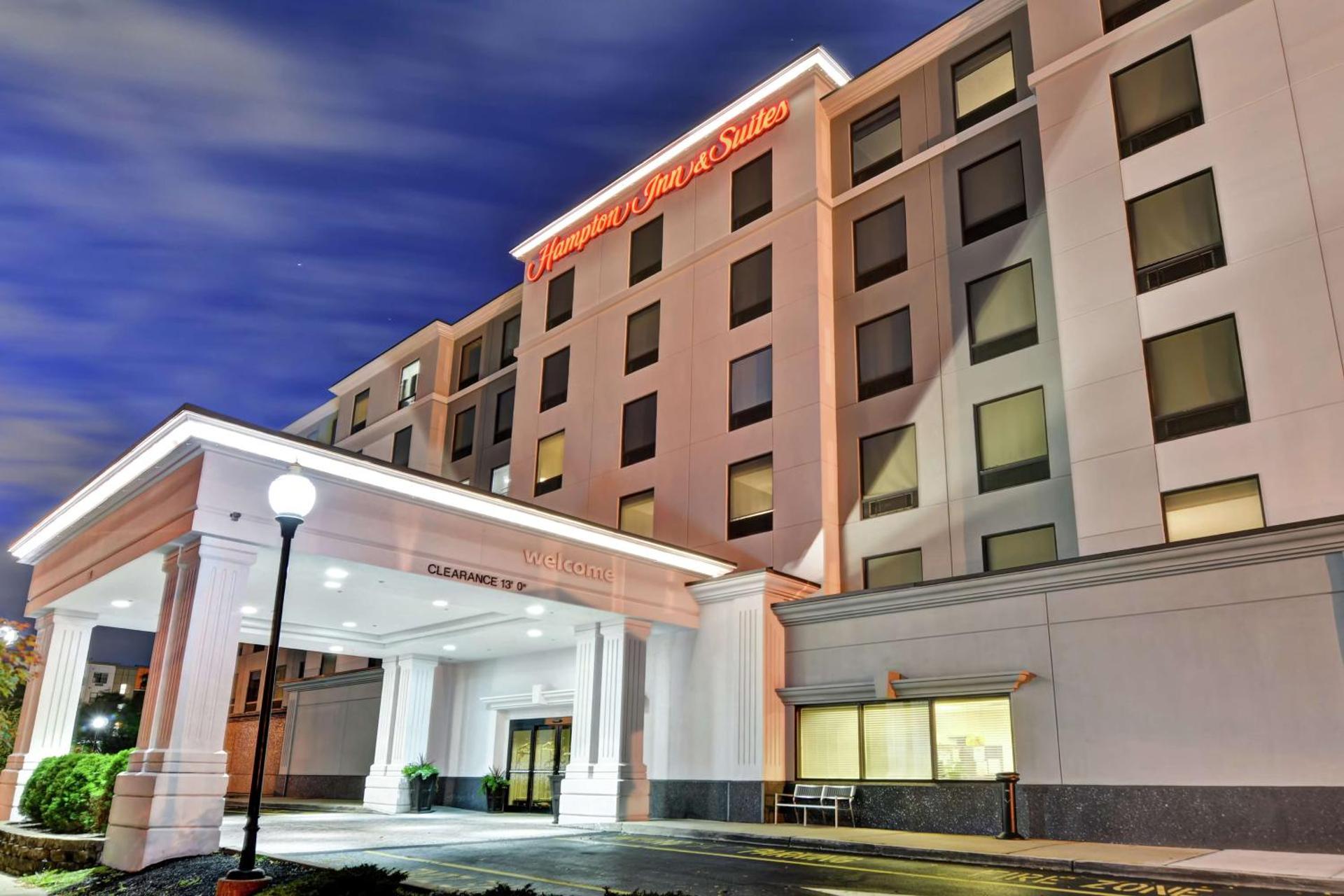 Hampton Inn & Suites Newark-Harrison-Riverwalk - Photo 23